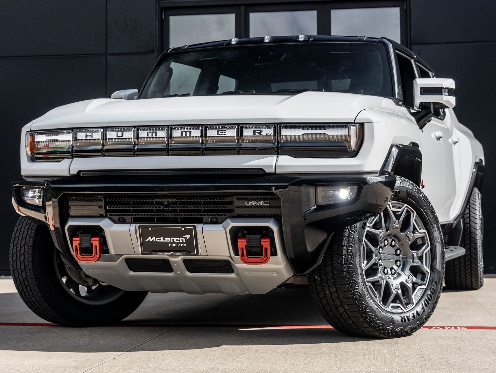 2025 GMC Hummer EV 2X's photo