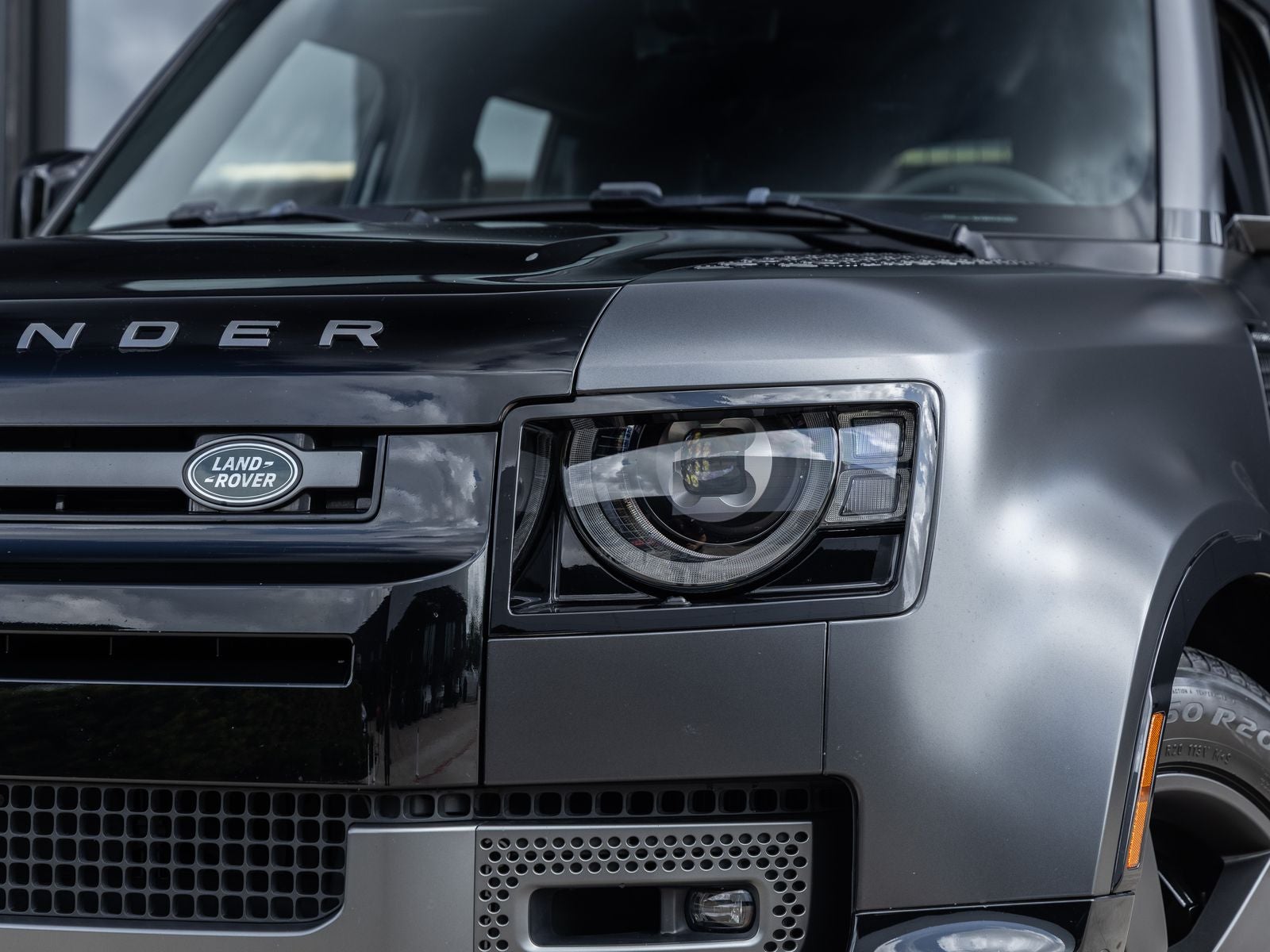 2023 Land Rover Defender 110 V8