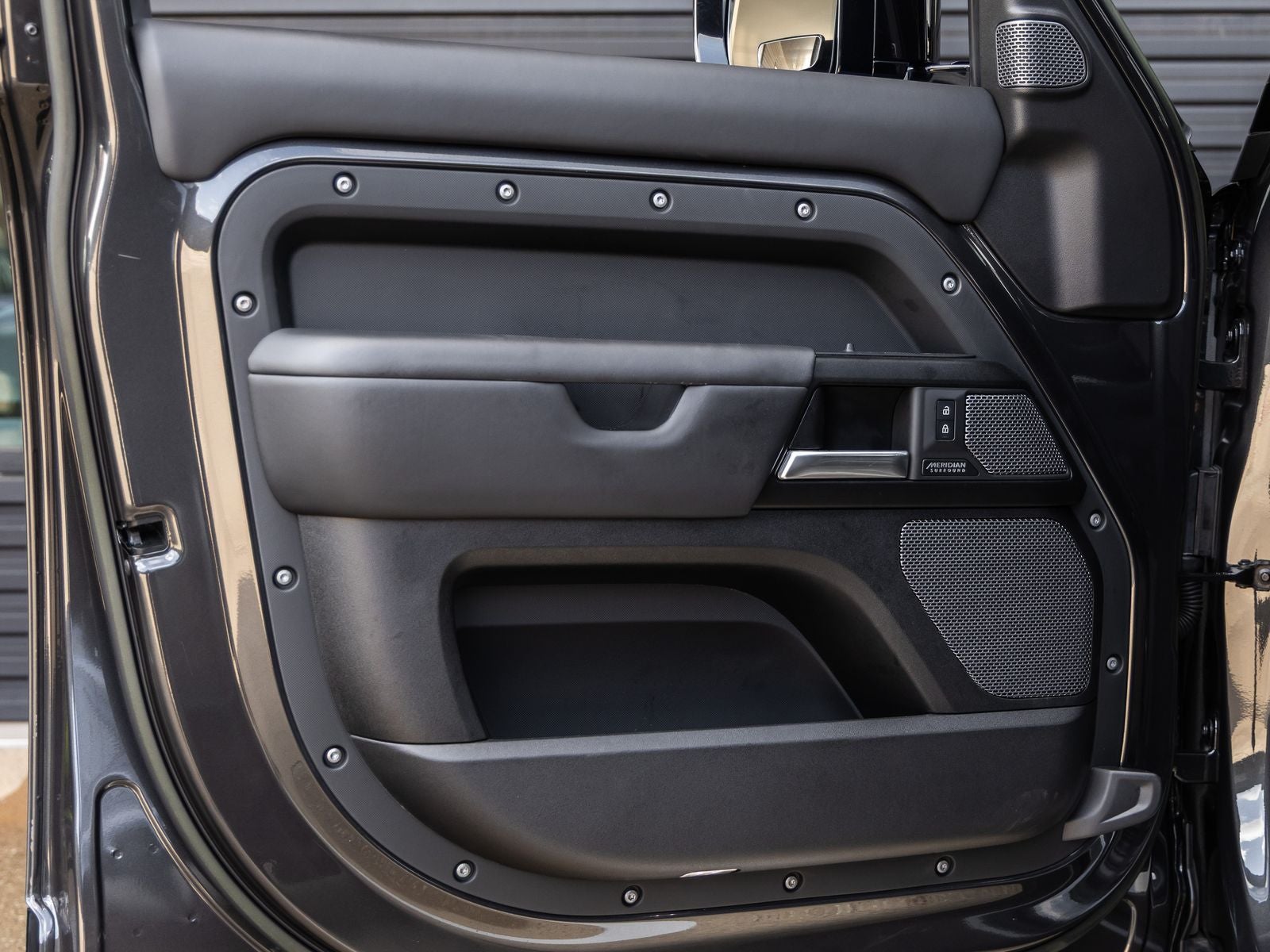 2023 Land Rover Defender 110 V8