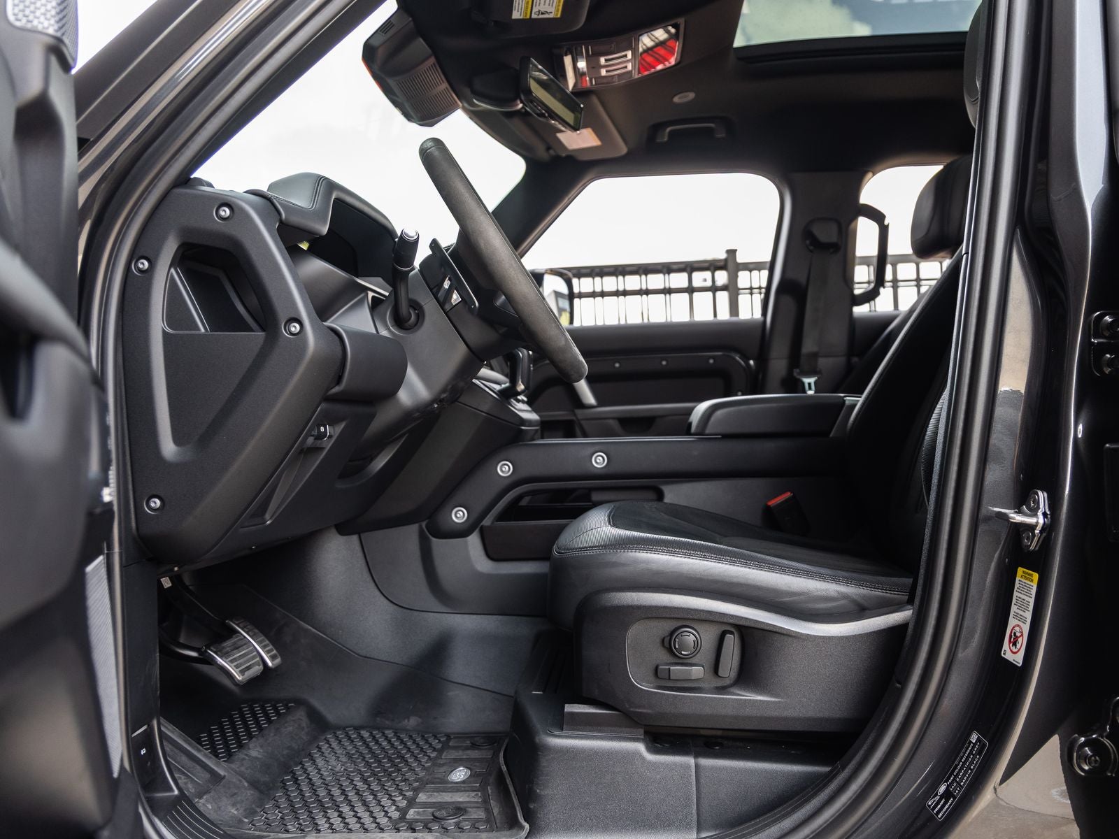 2023 Land Rover Defender 110 V8