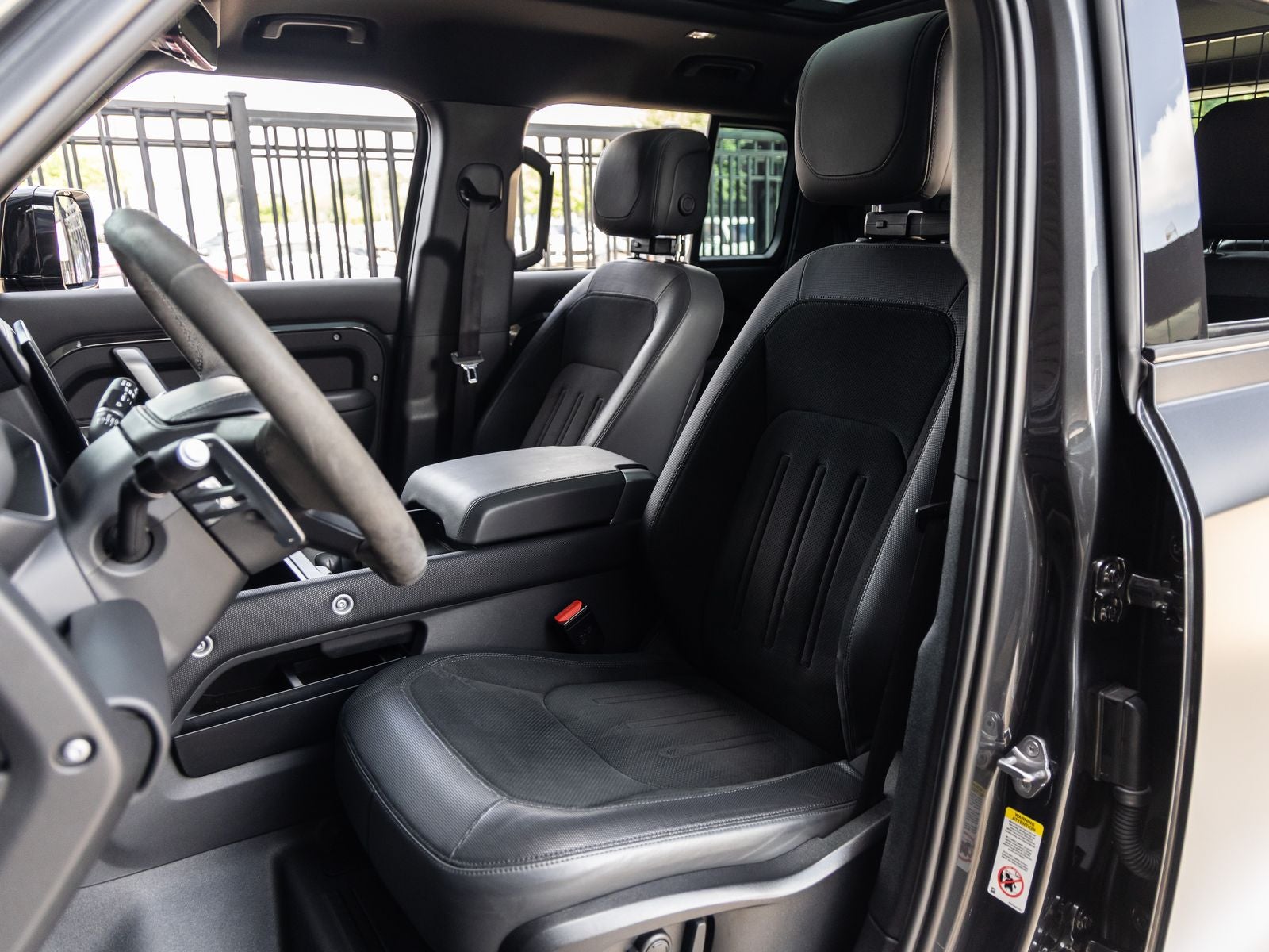 2023 Land Rover Defender 110 V8
