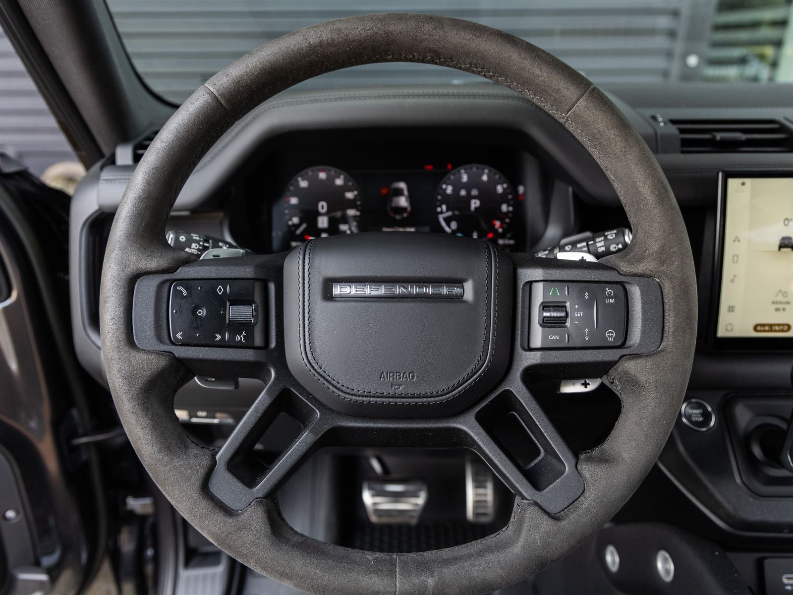 2023 Land Rover Defender 110 V8