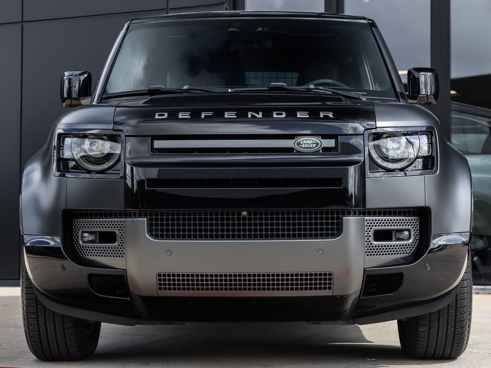 2023 Land Rover Defender 110 V8