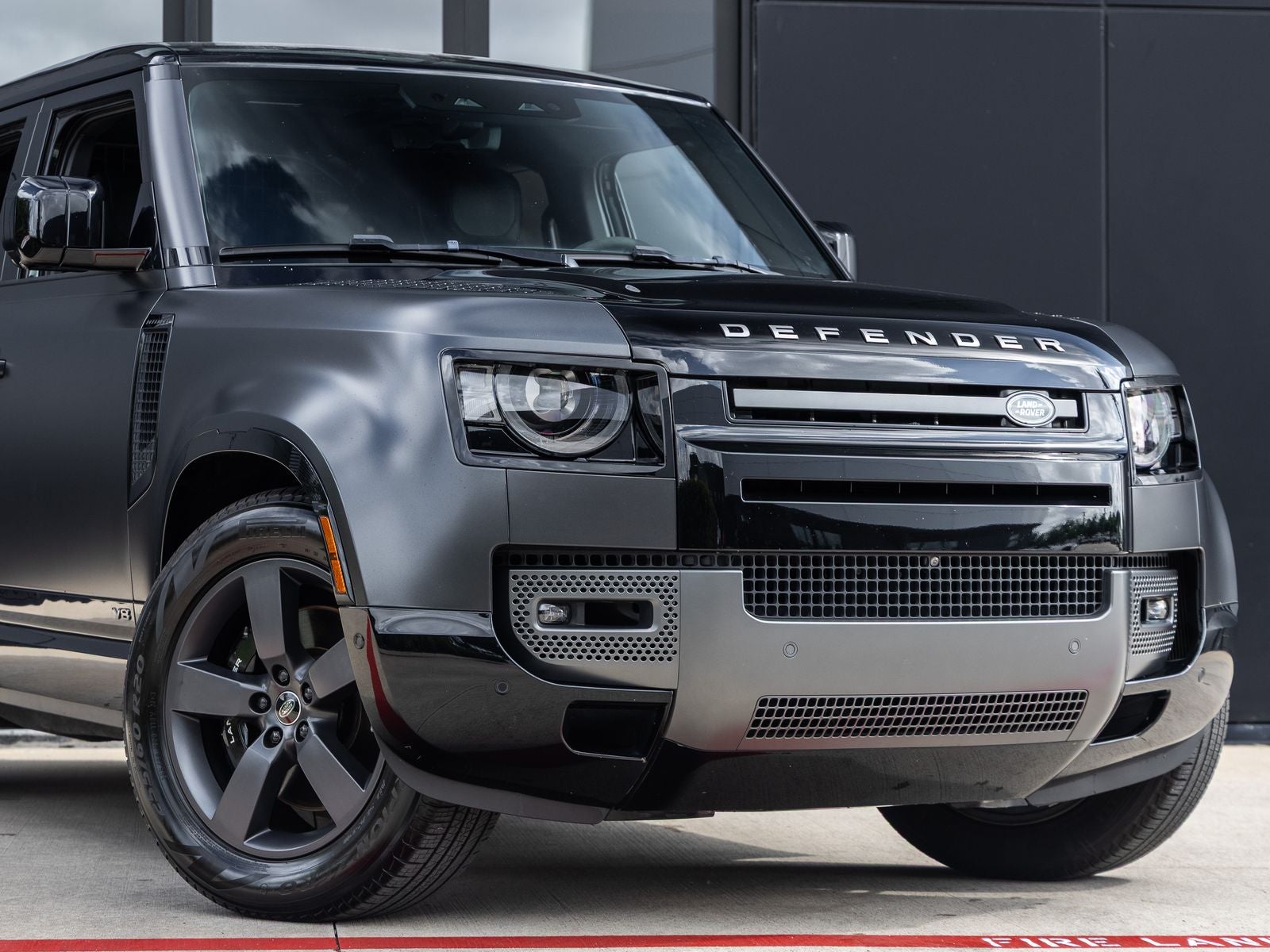 2023 Land Rover Defender 110 V8