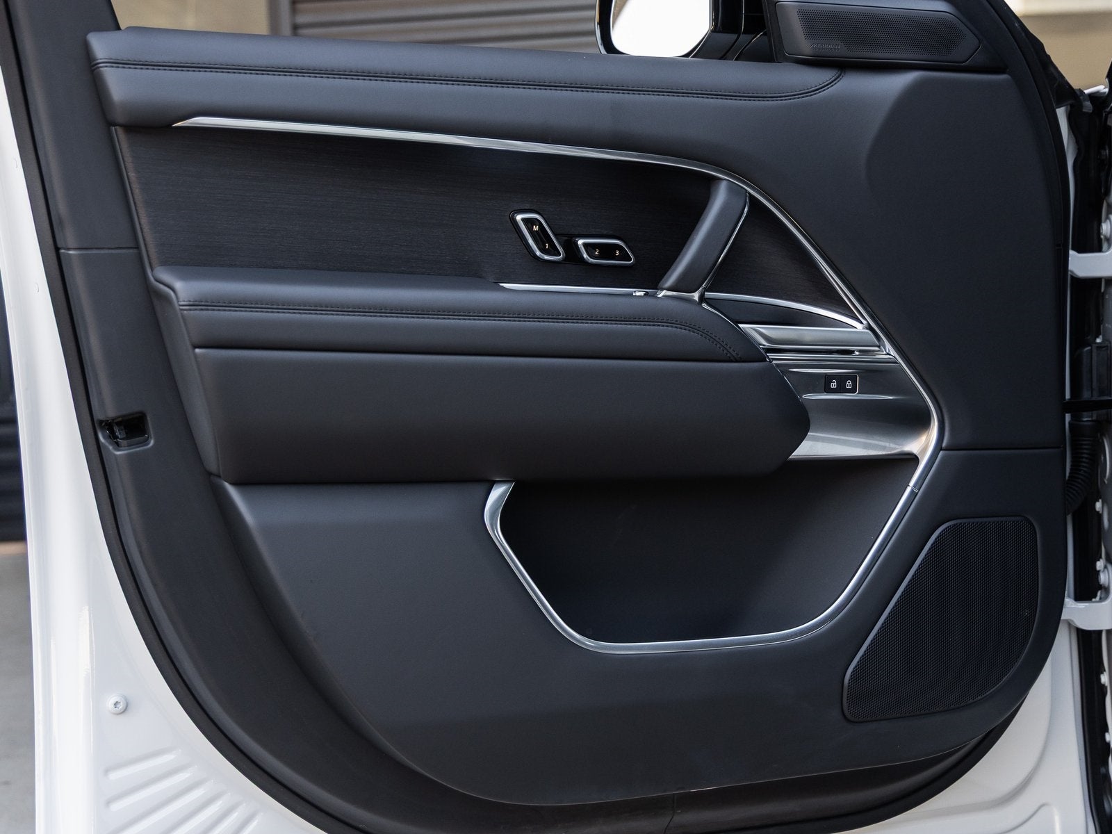 2025 Land Rover Range Rover SE