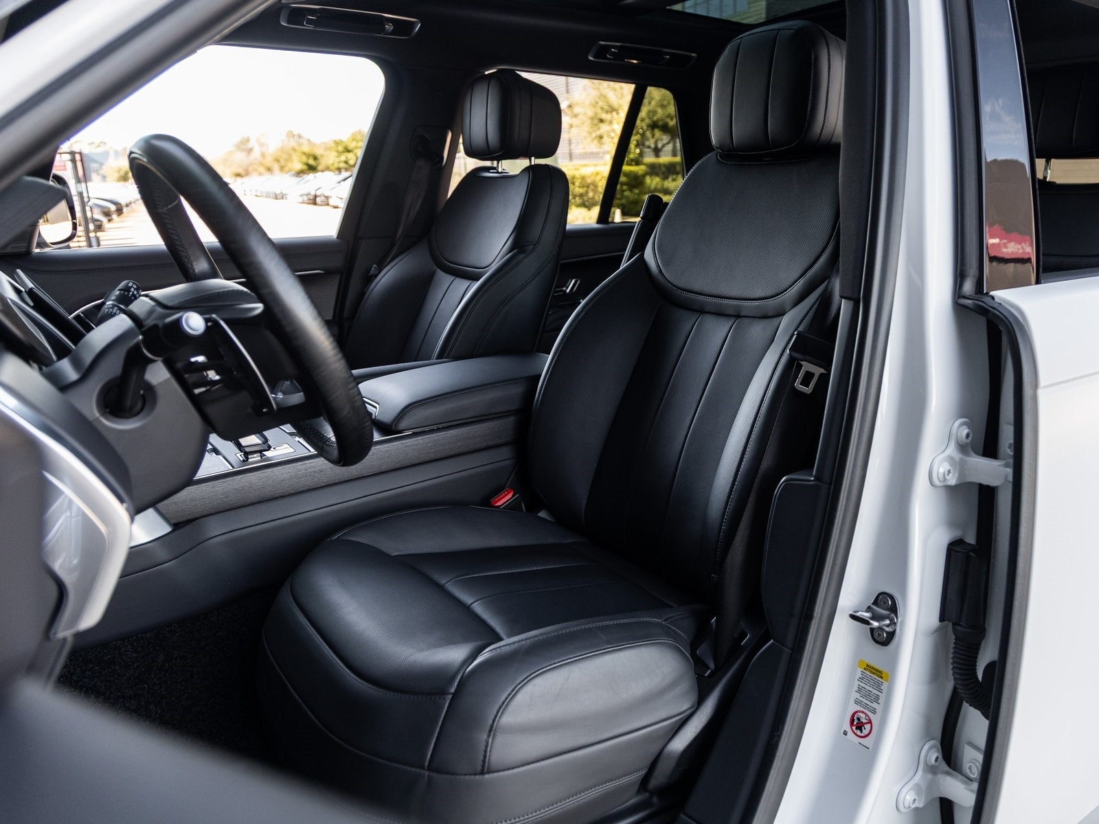 2025 Land Rover Range Rover SE