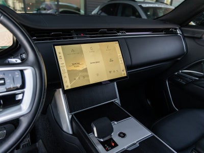 2025 Land Rover Range Rover SE