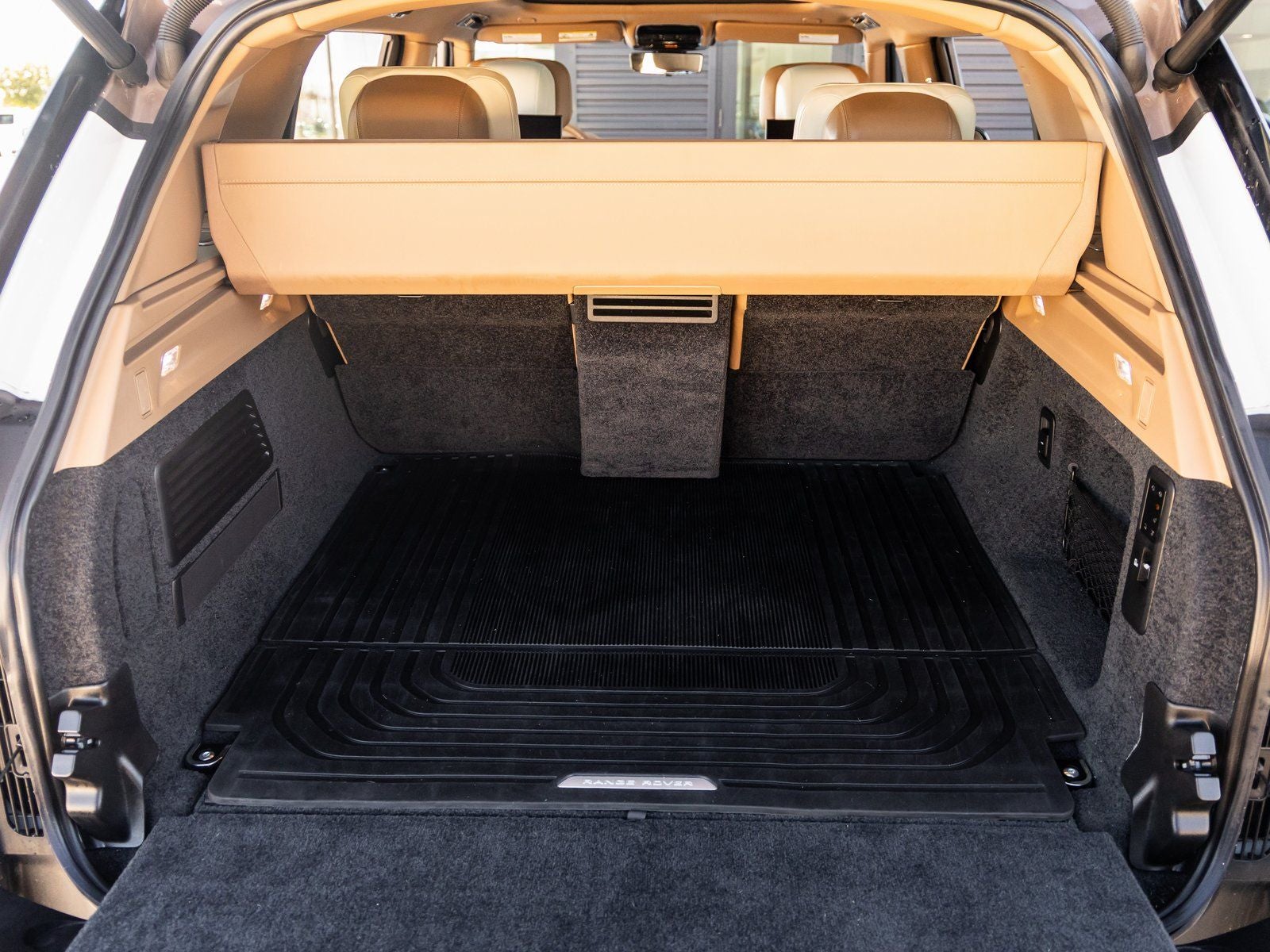 2022 Land Rover Range Rover SV