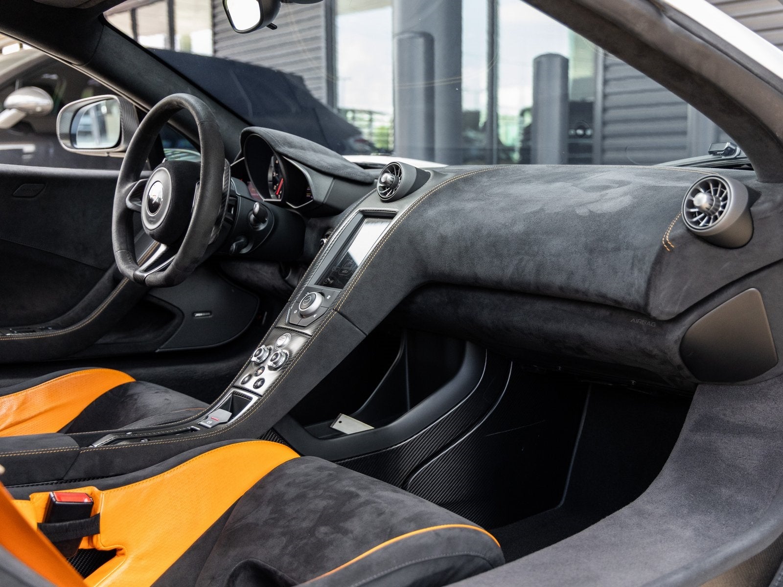 2016 McLaren 675LT Base