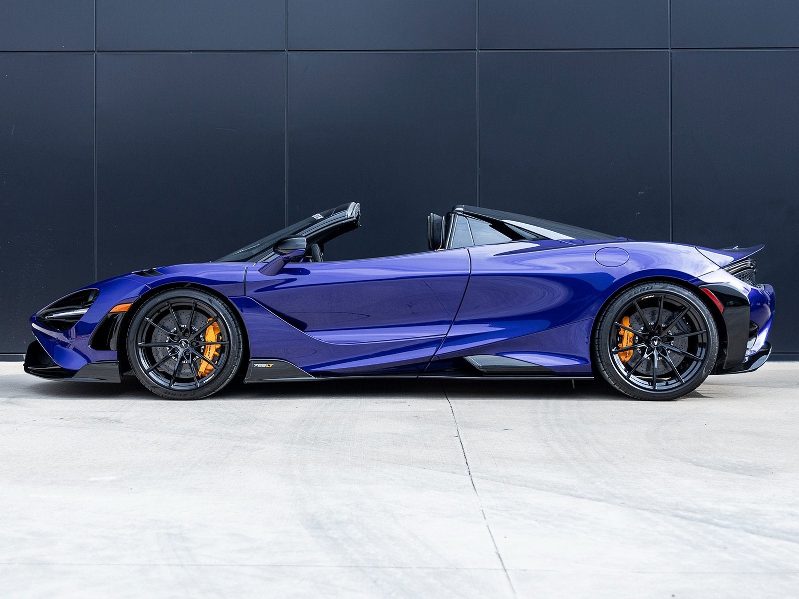 2022 McLaren 765LT Base