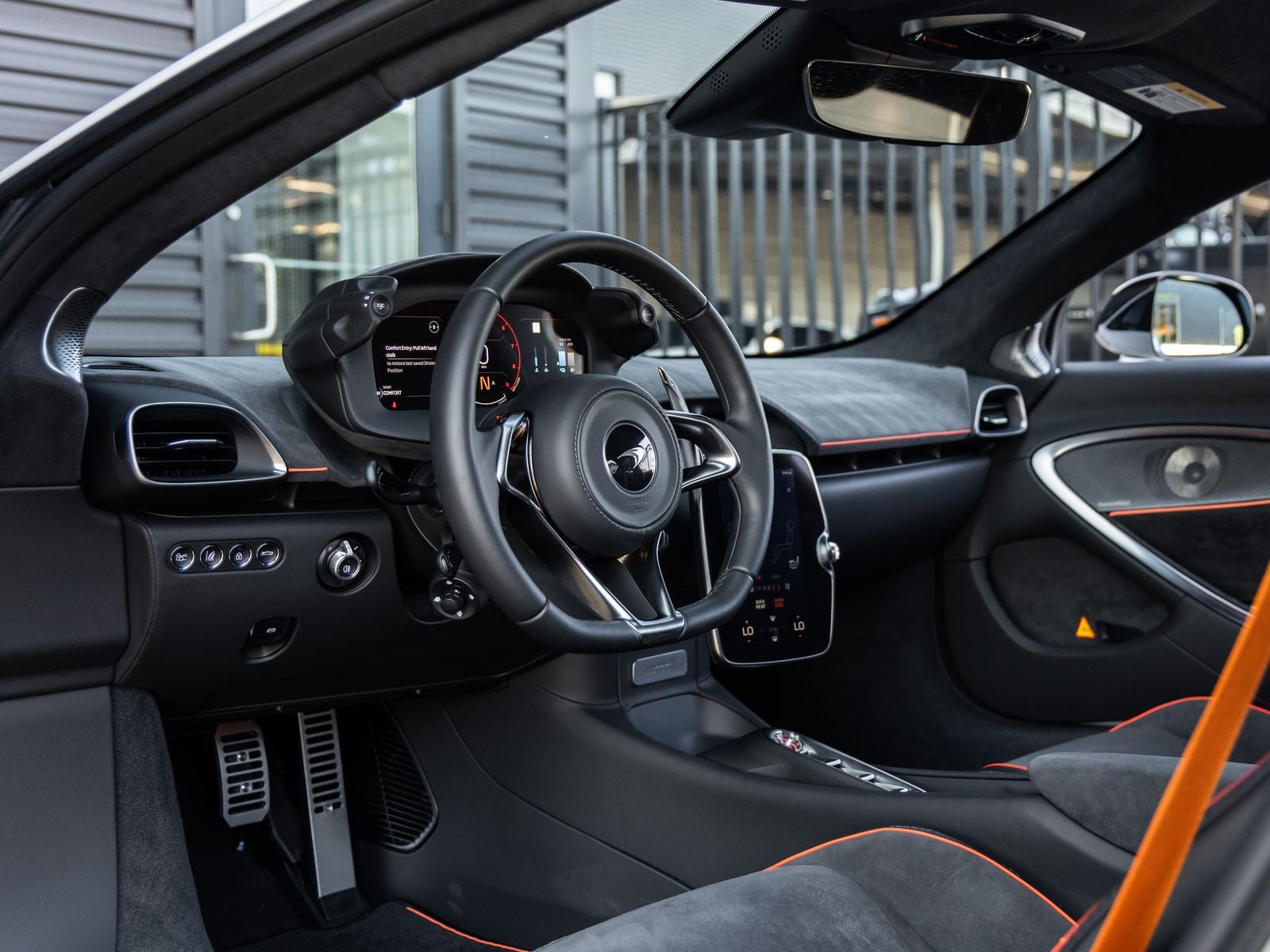 2024 McLaren Artura Base