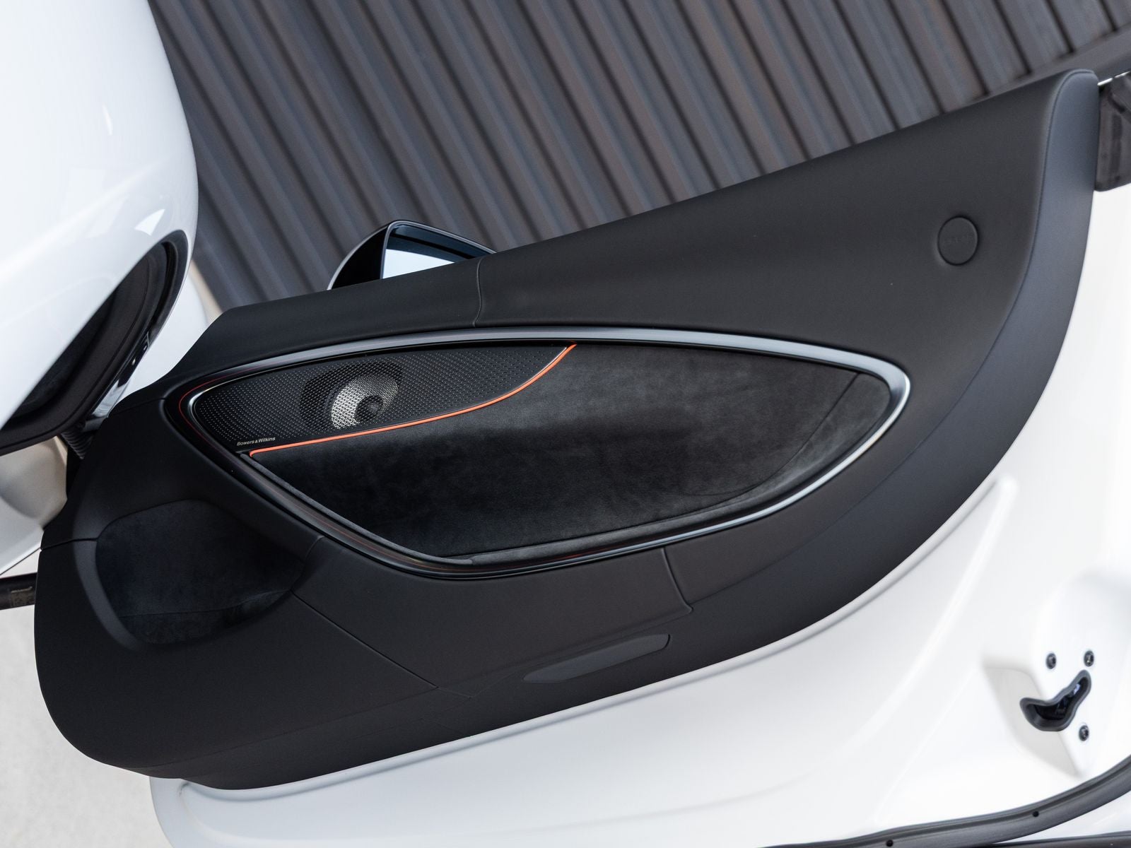 2024 McLaren Artura Base