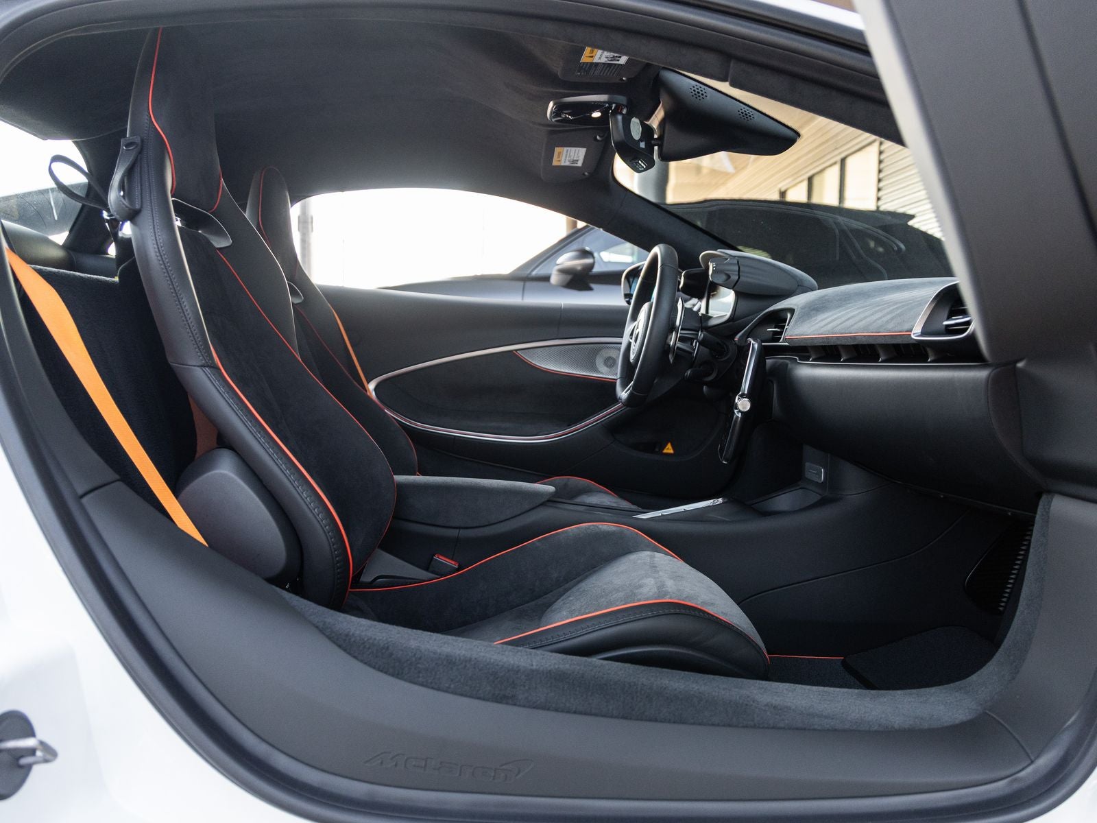 2024 McLaren Artura Base