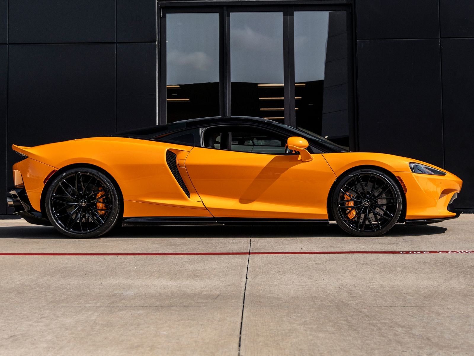 2022 McLaren GT Base