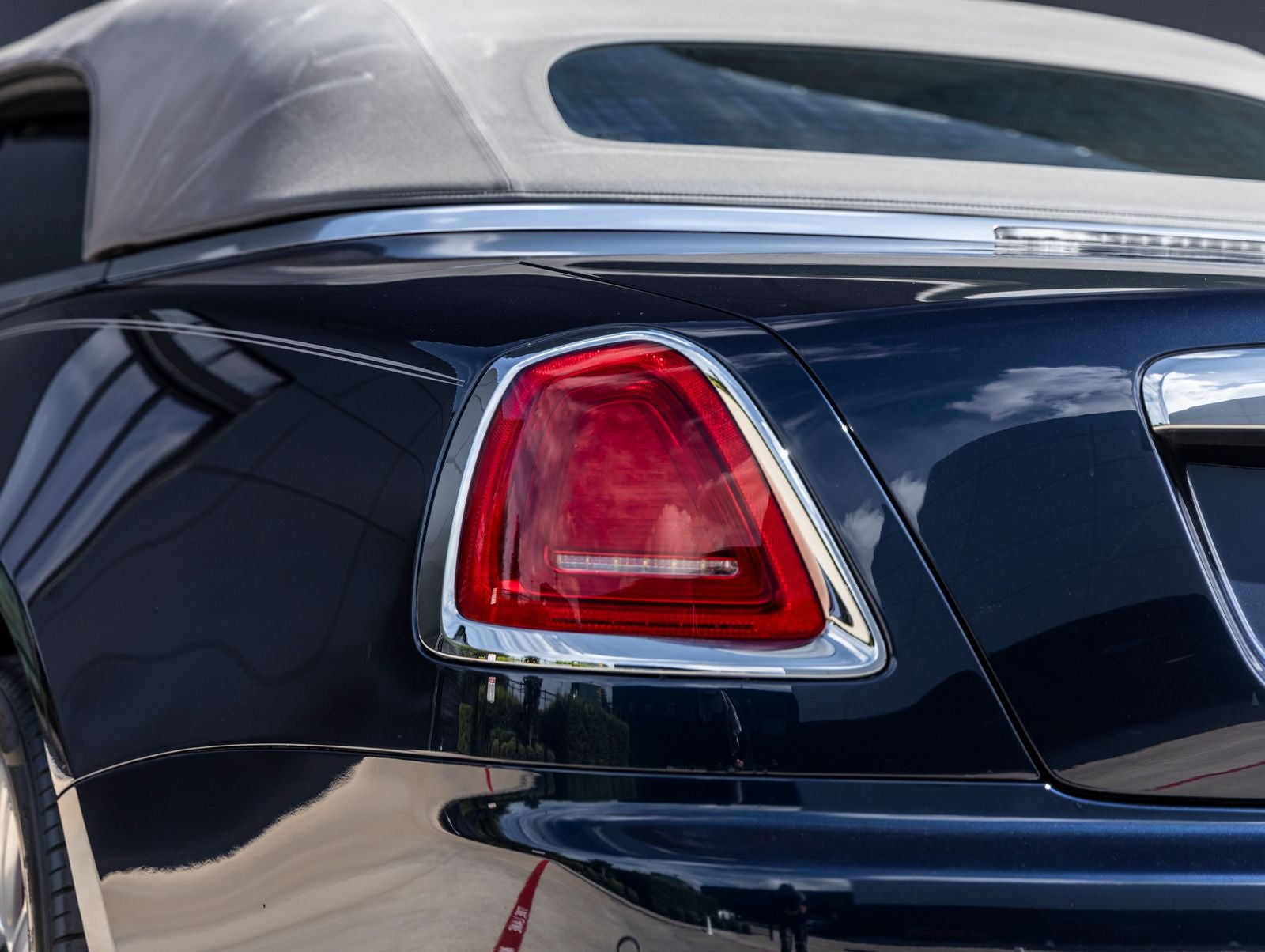 2016 Rolls-Royce Dawn Base