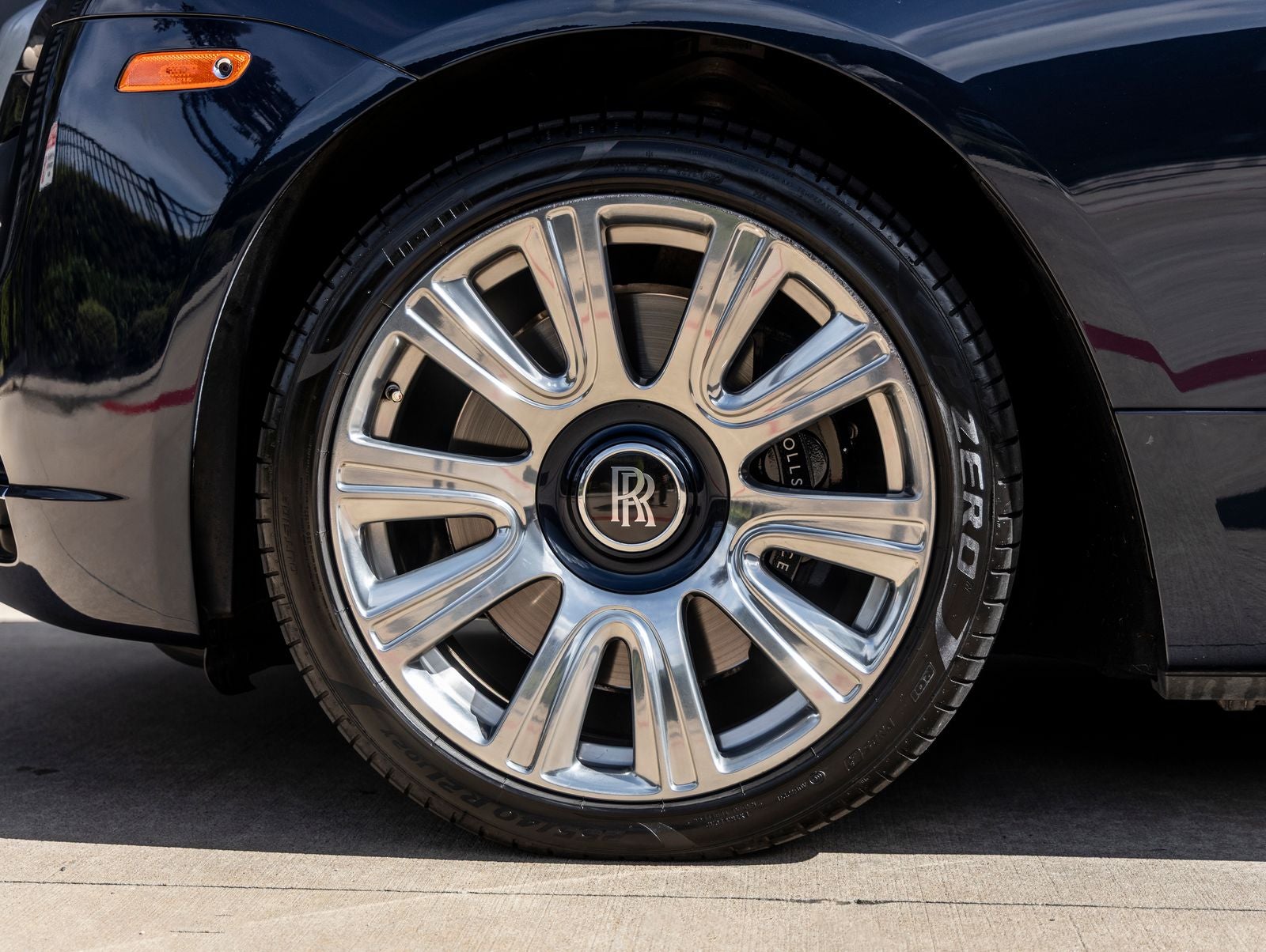2016 Rolls-Royce Dawn Base