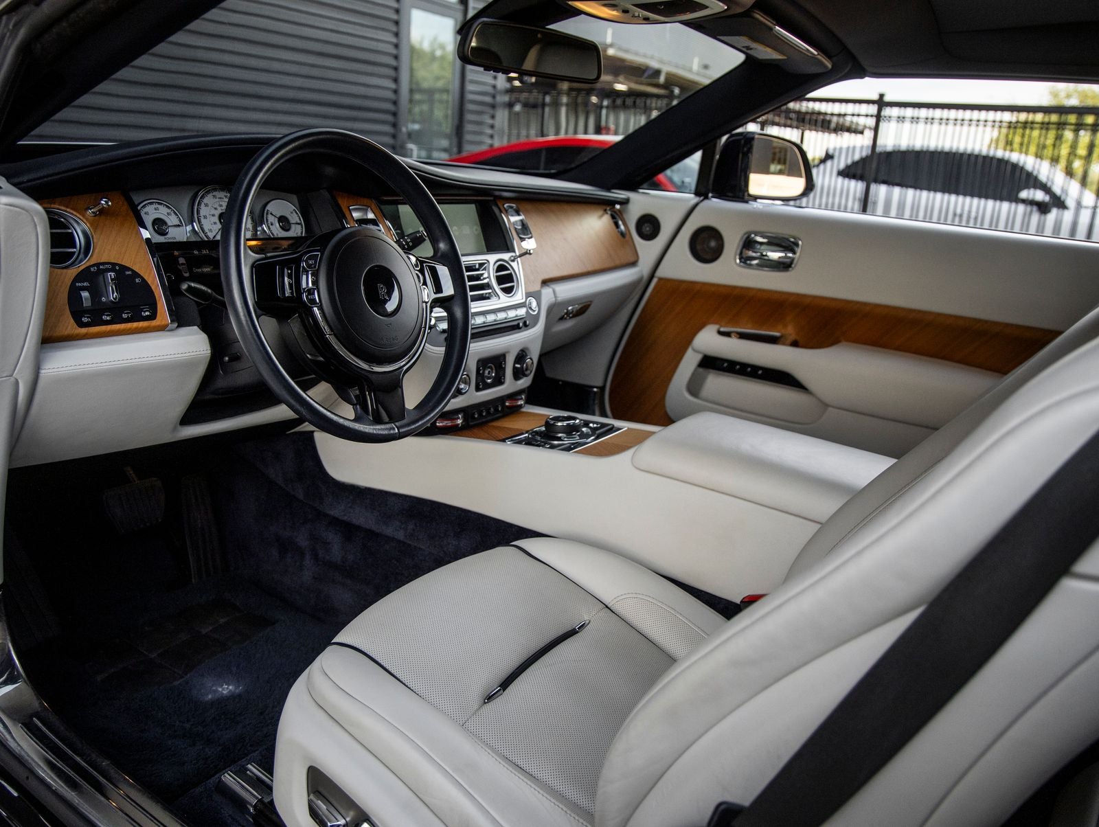 2016 Rolls-Royce Dawn Base