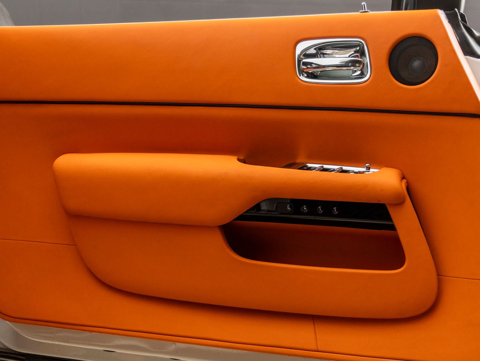 2016 Rolls-Royce Dawn Base