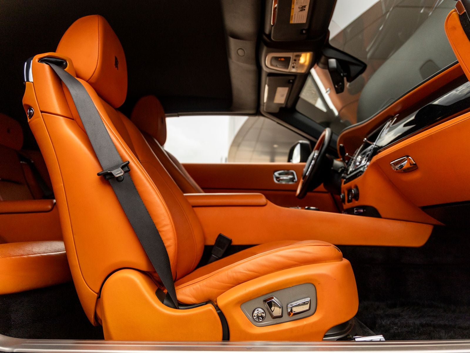 2016 Rolls-Royce Dawn Base