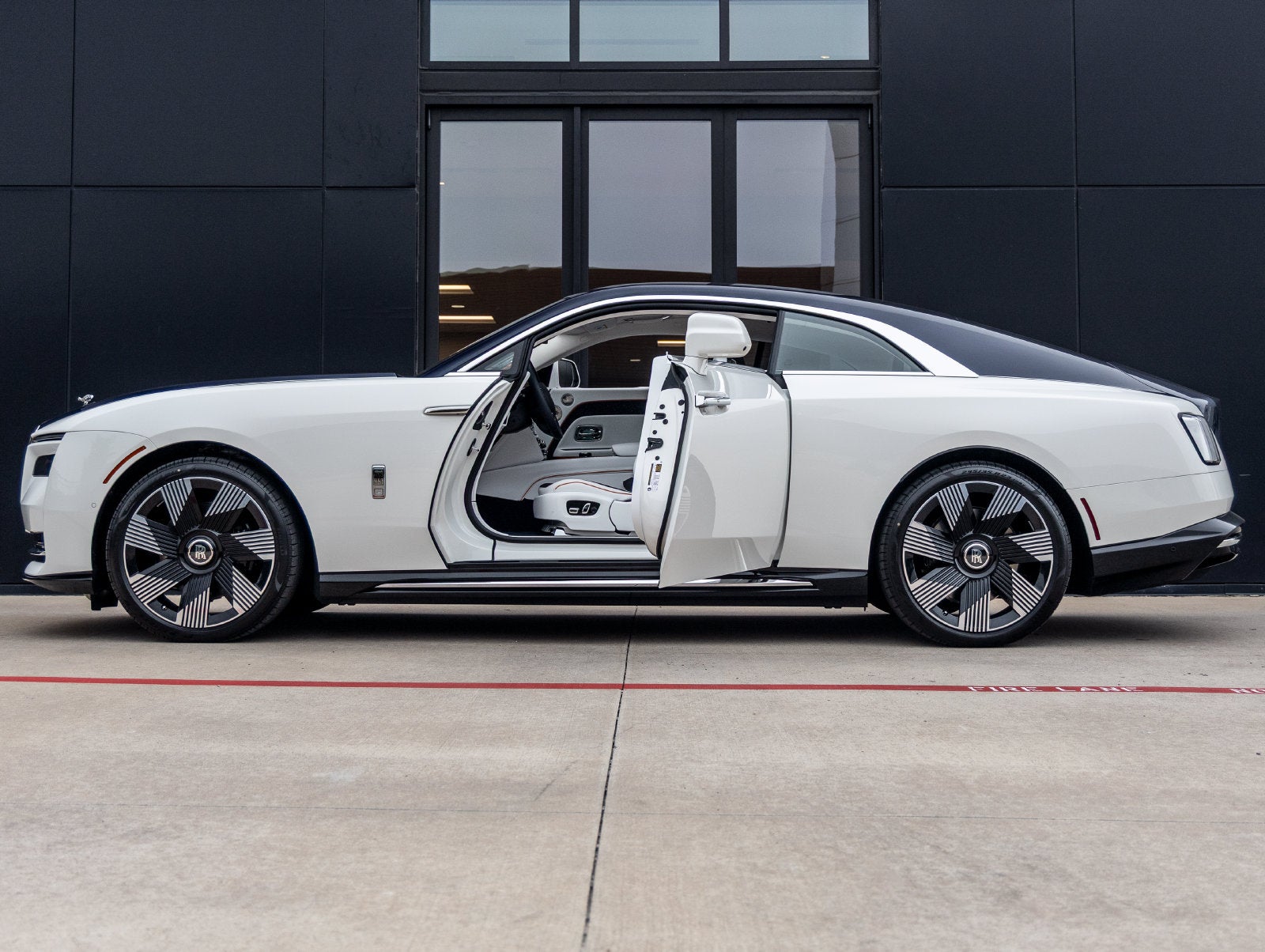 2026 Rolls-Royce Spectre 