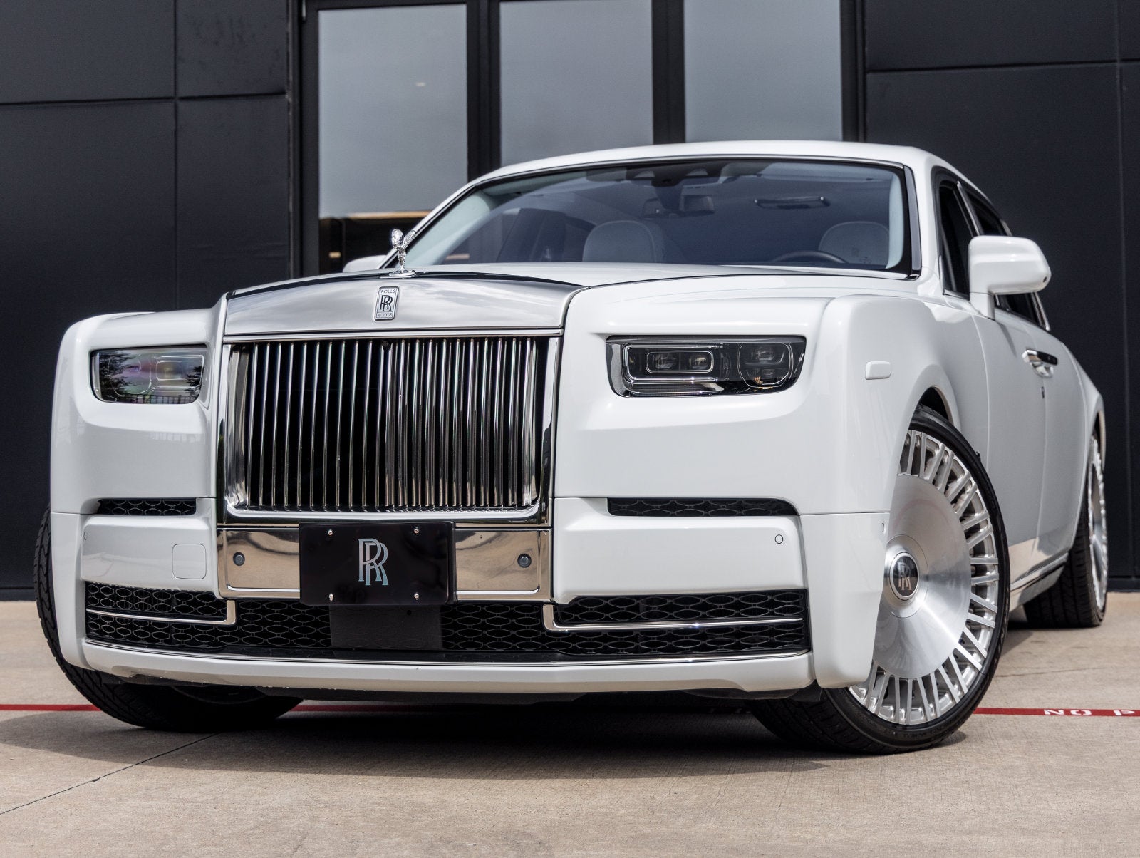 2023 Rolls-Royce Phantom Base