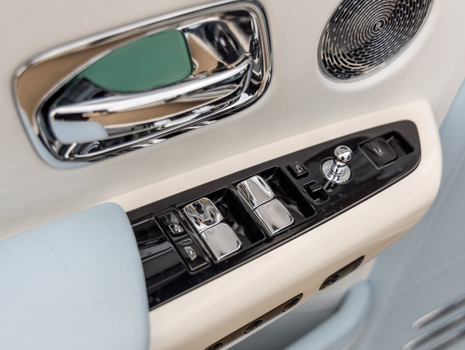 2023 Rolls-Royce Phantom Base