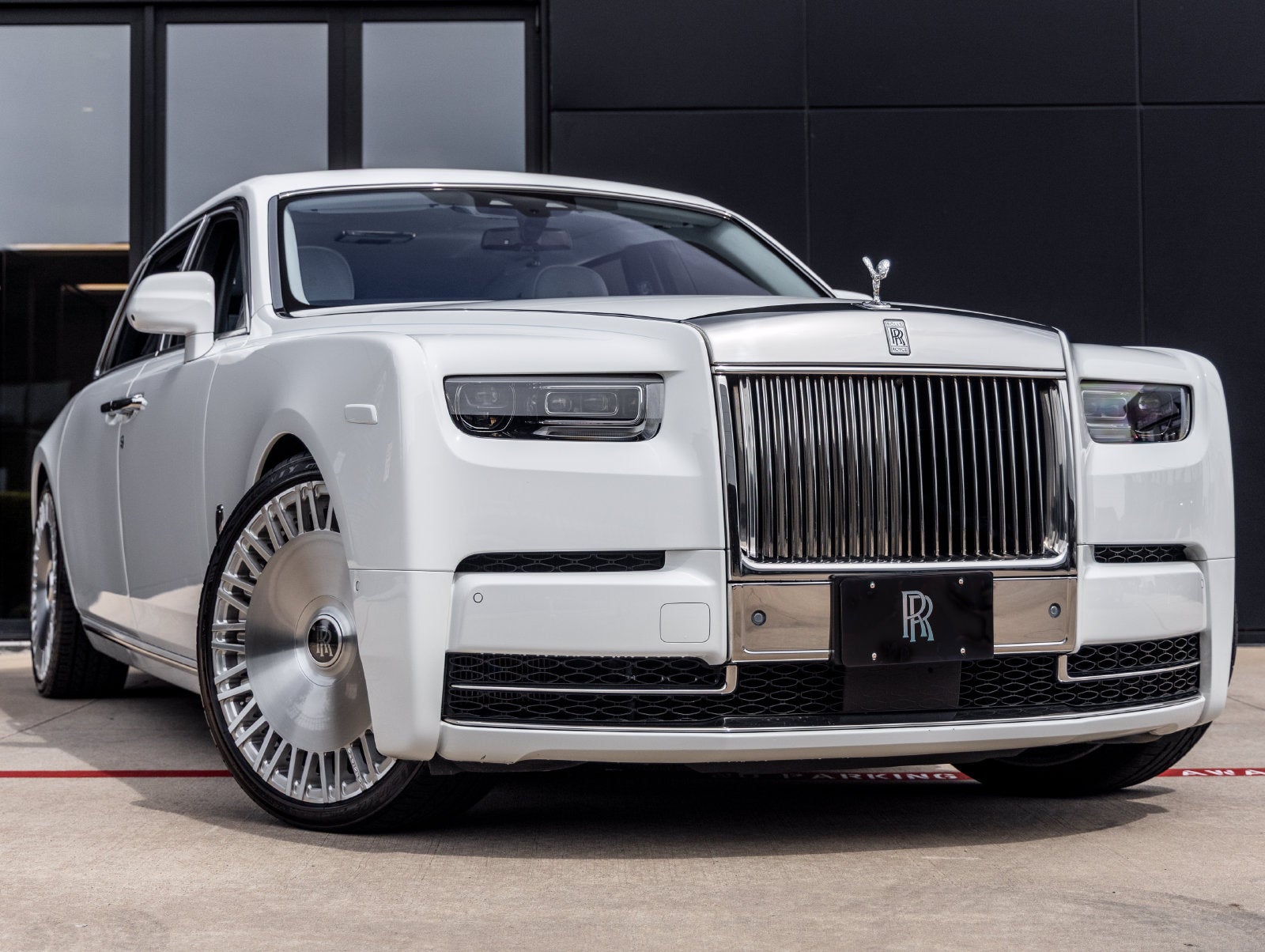 2023 Rolls-Royce Phantom Base
