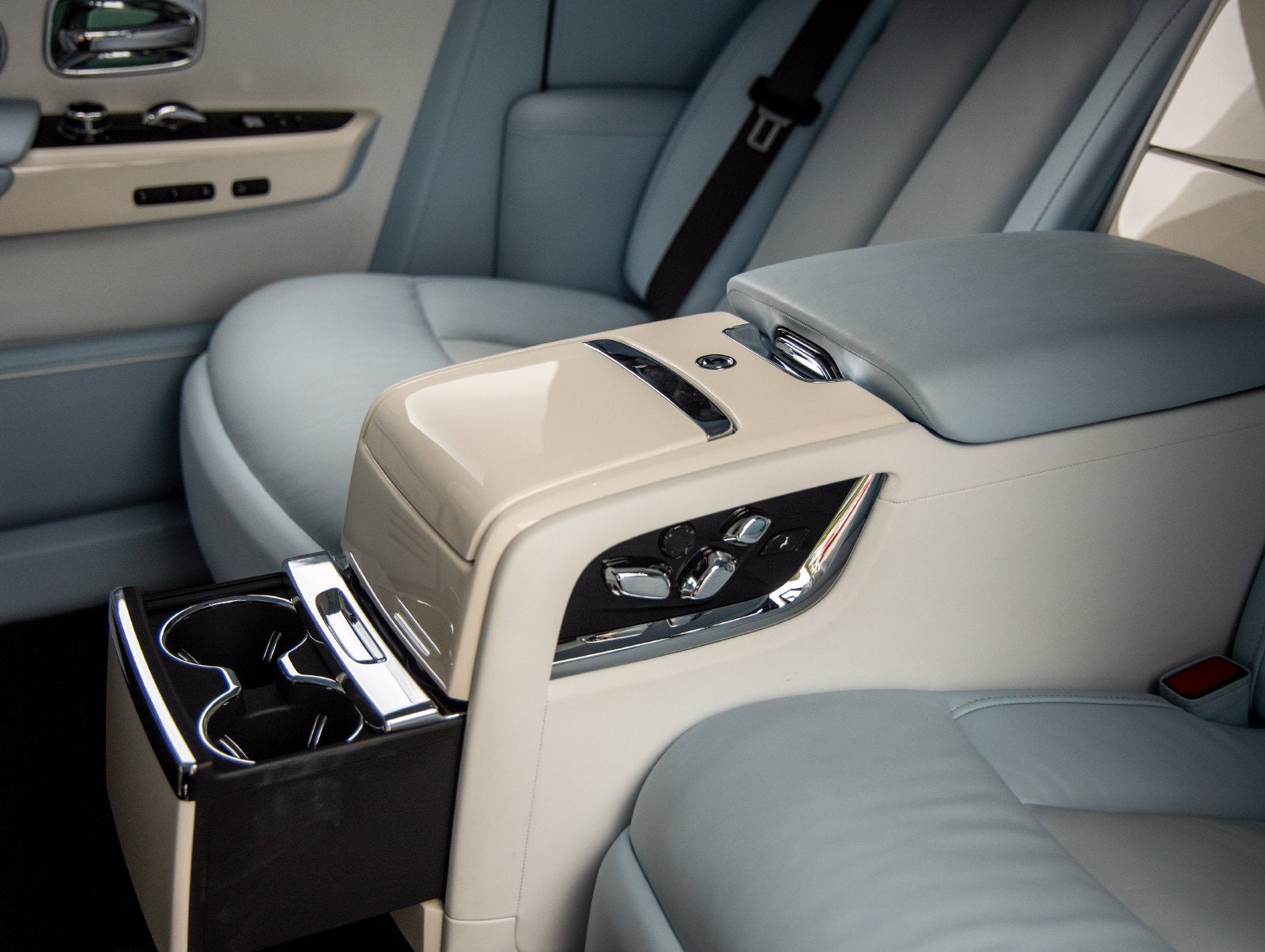 2023 Rolls-Royce Phantom Base