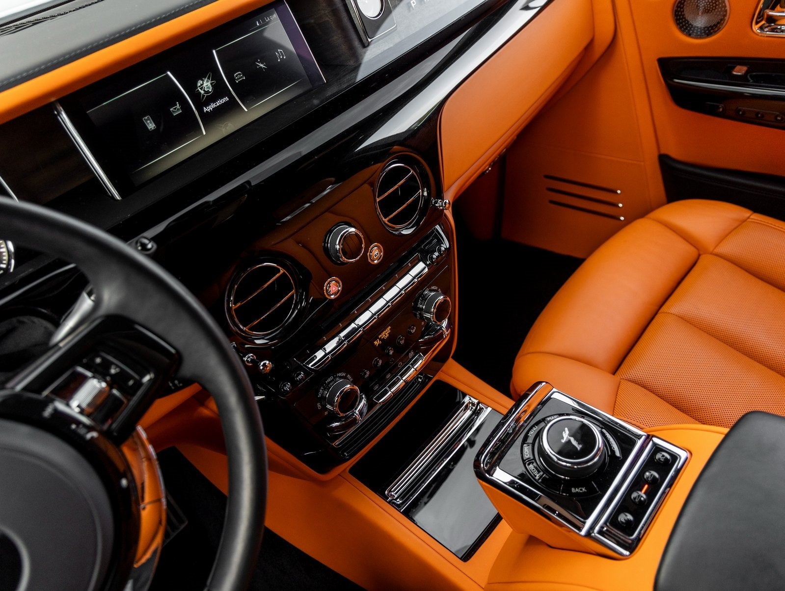 2022 Rolls-Royce Phantom Base