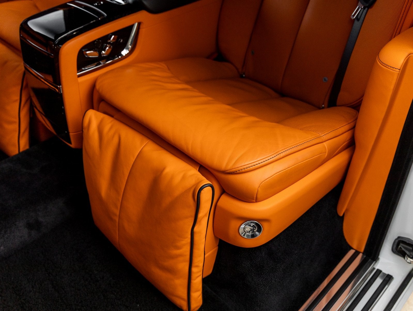 2022 Rolls-Royce Phantom Base