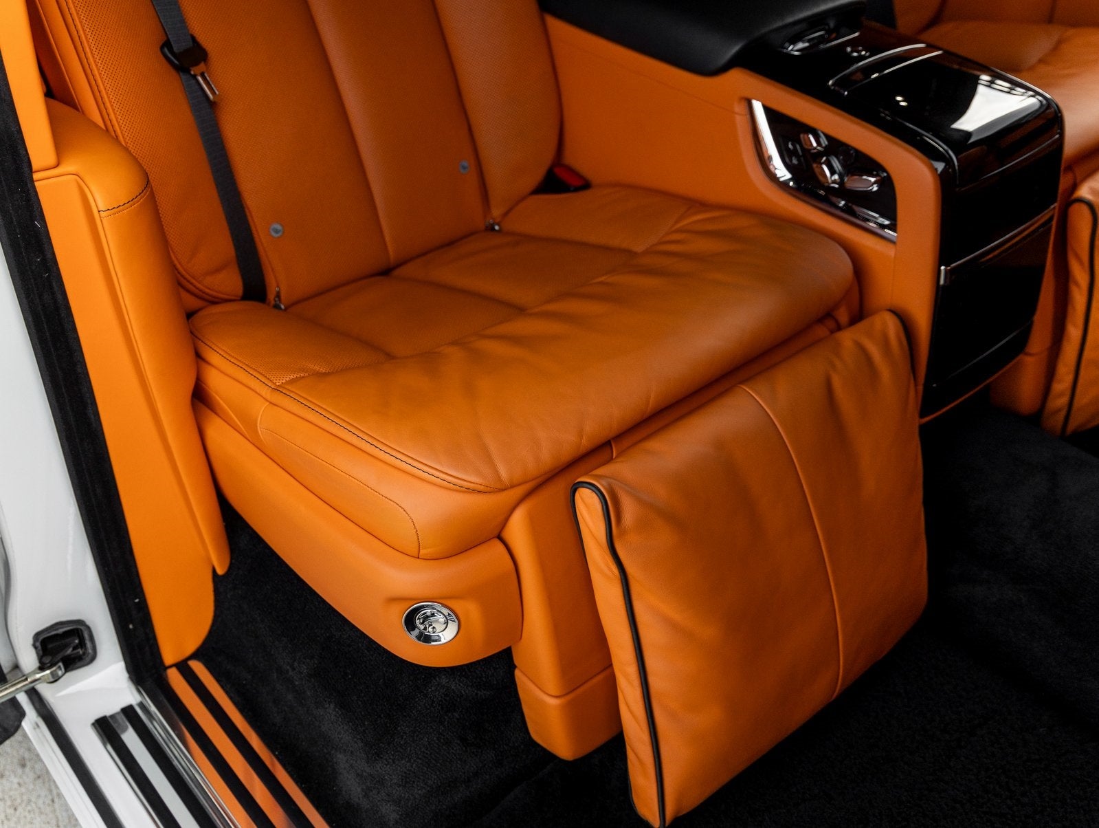 2022 Rolls-Royce Phantom Base