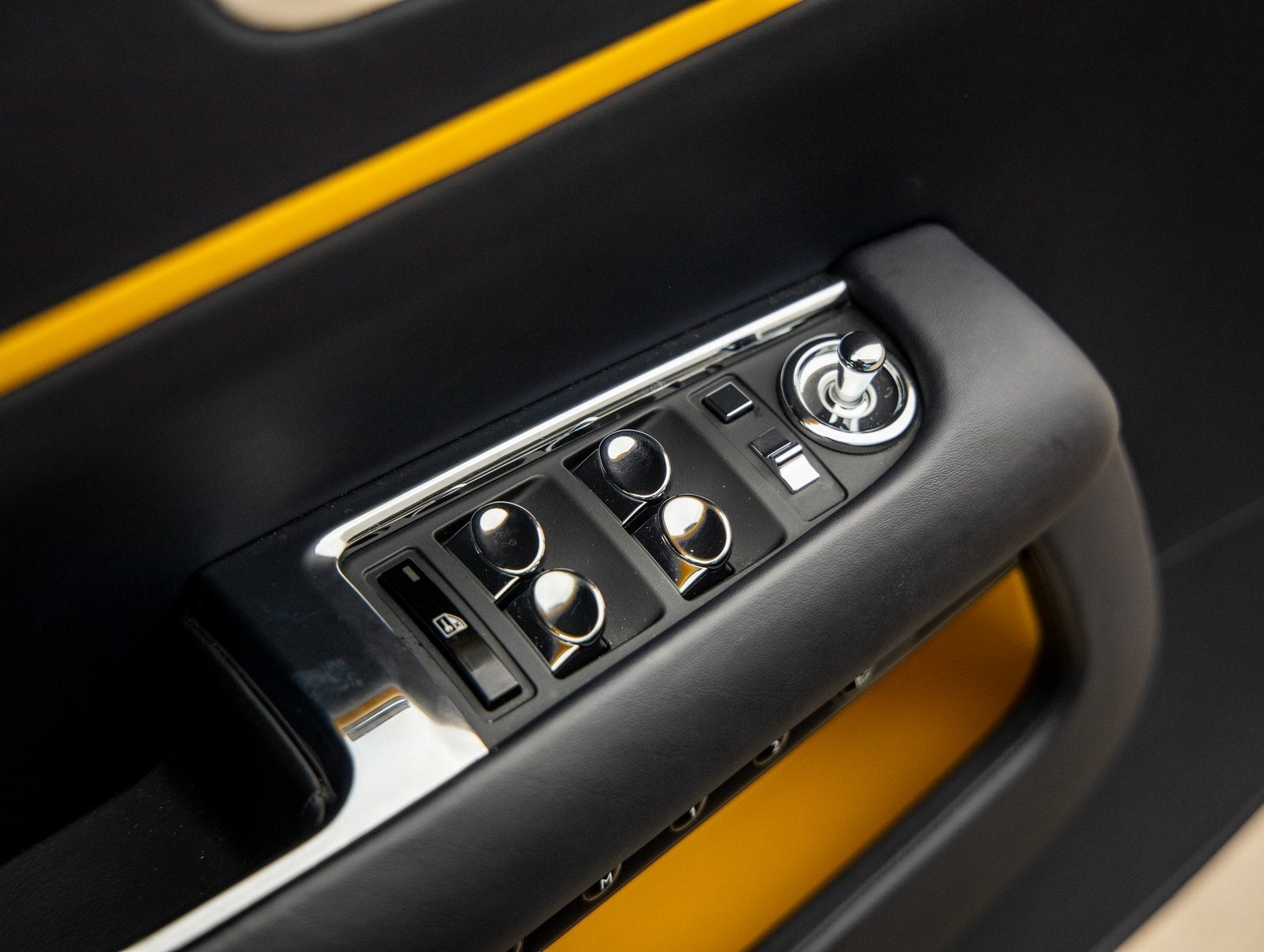 2021 Rolls-Royce Dawn Base