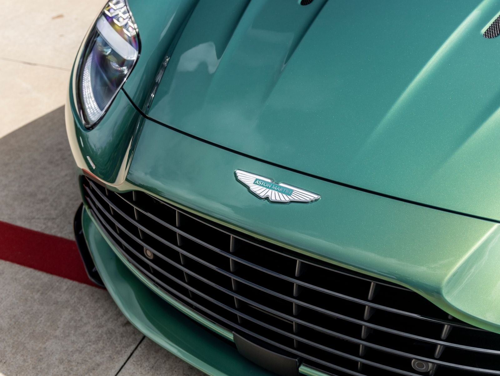 2025 Aston Martin DB12 Base
