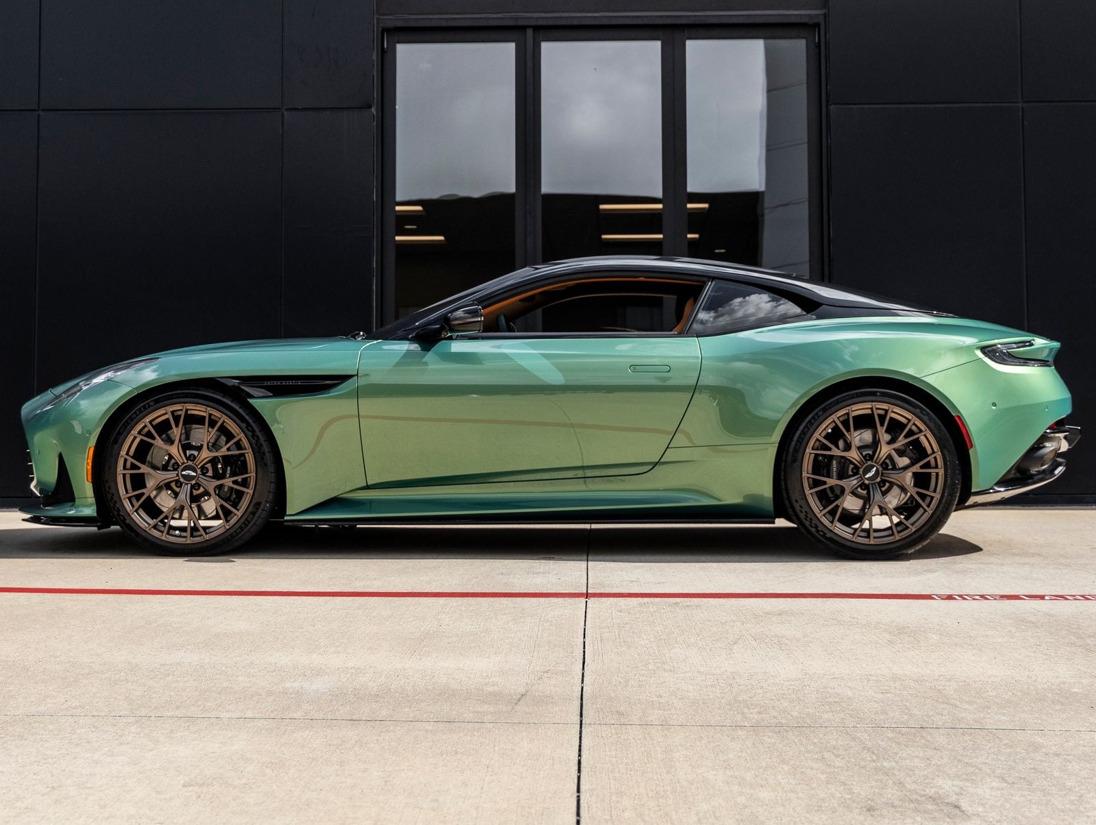 2025 Aston Martin DB12 Base
