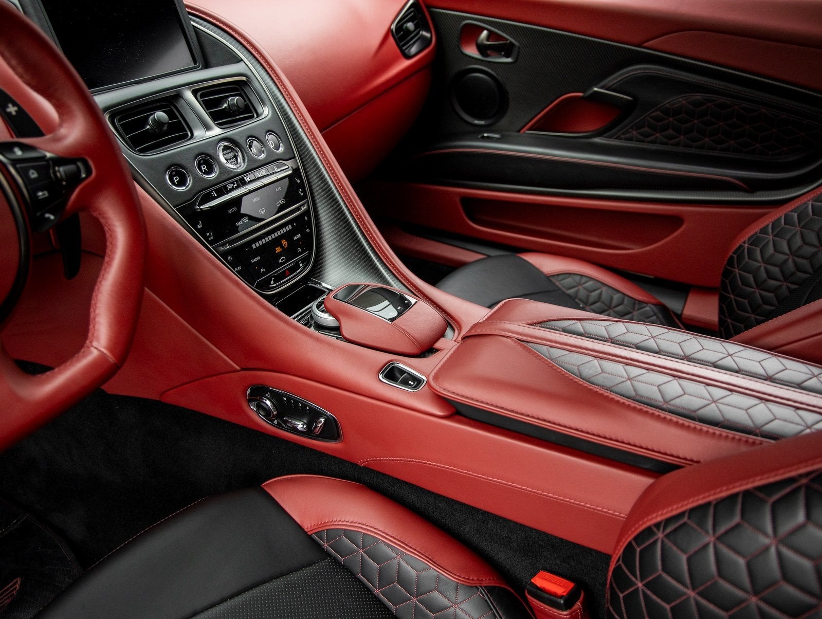 2019 Aston Martin DBS Superleggera