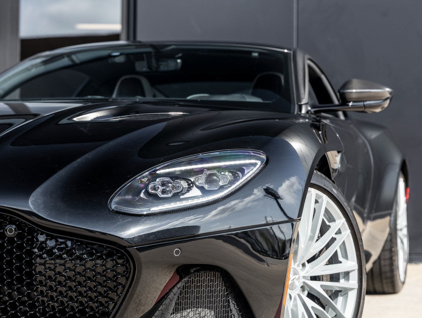 2022 Aston Martin DBS Superleggera