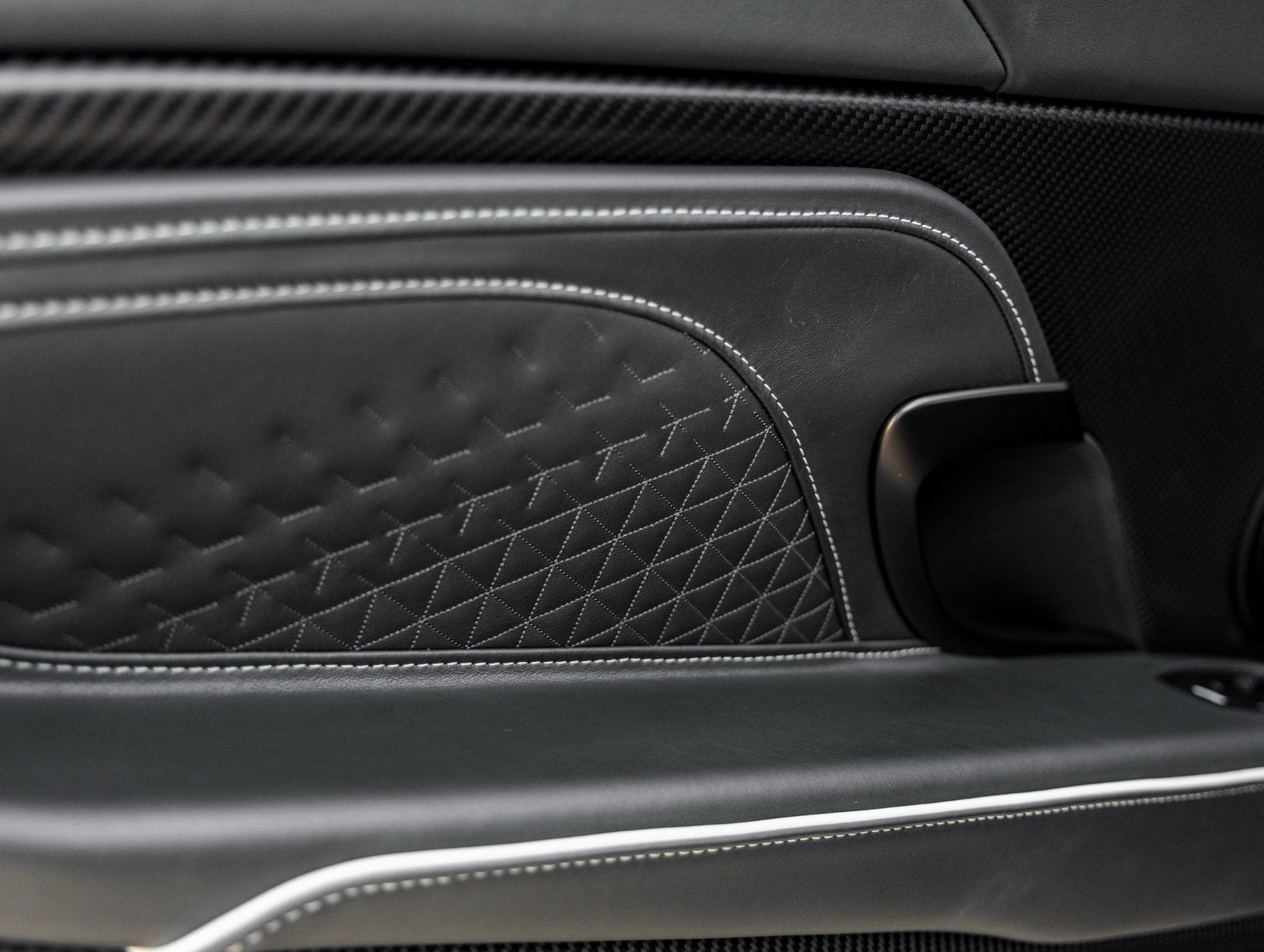 2022 Aston Martin DBS Superleggera