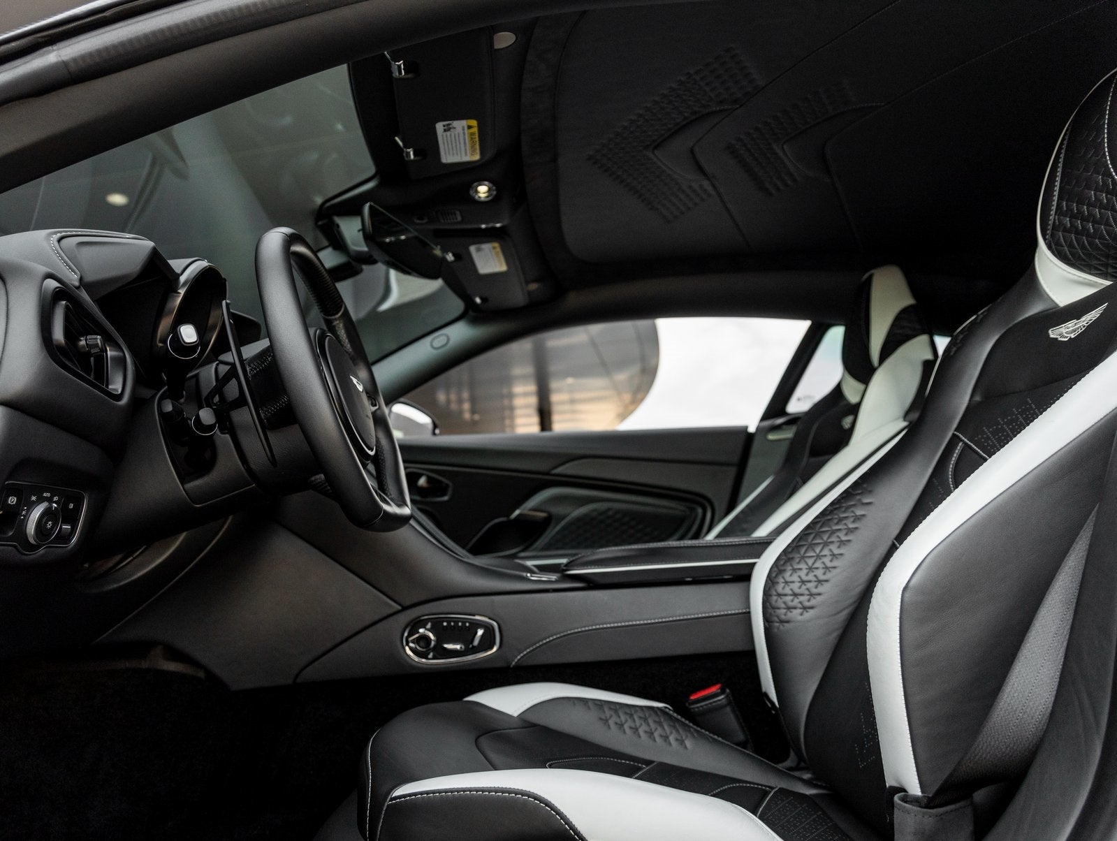 2022 Aston Martin DBS Superleggera