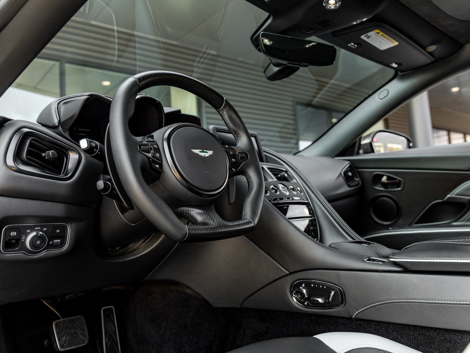 2022 Aston Martin DBS Superleggera