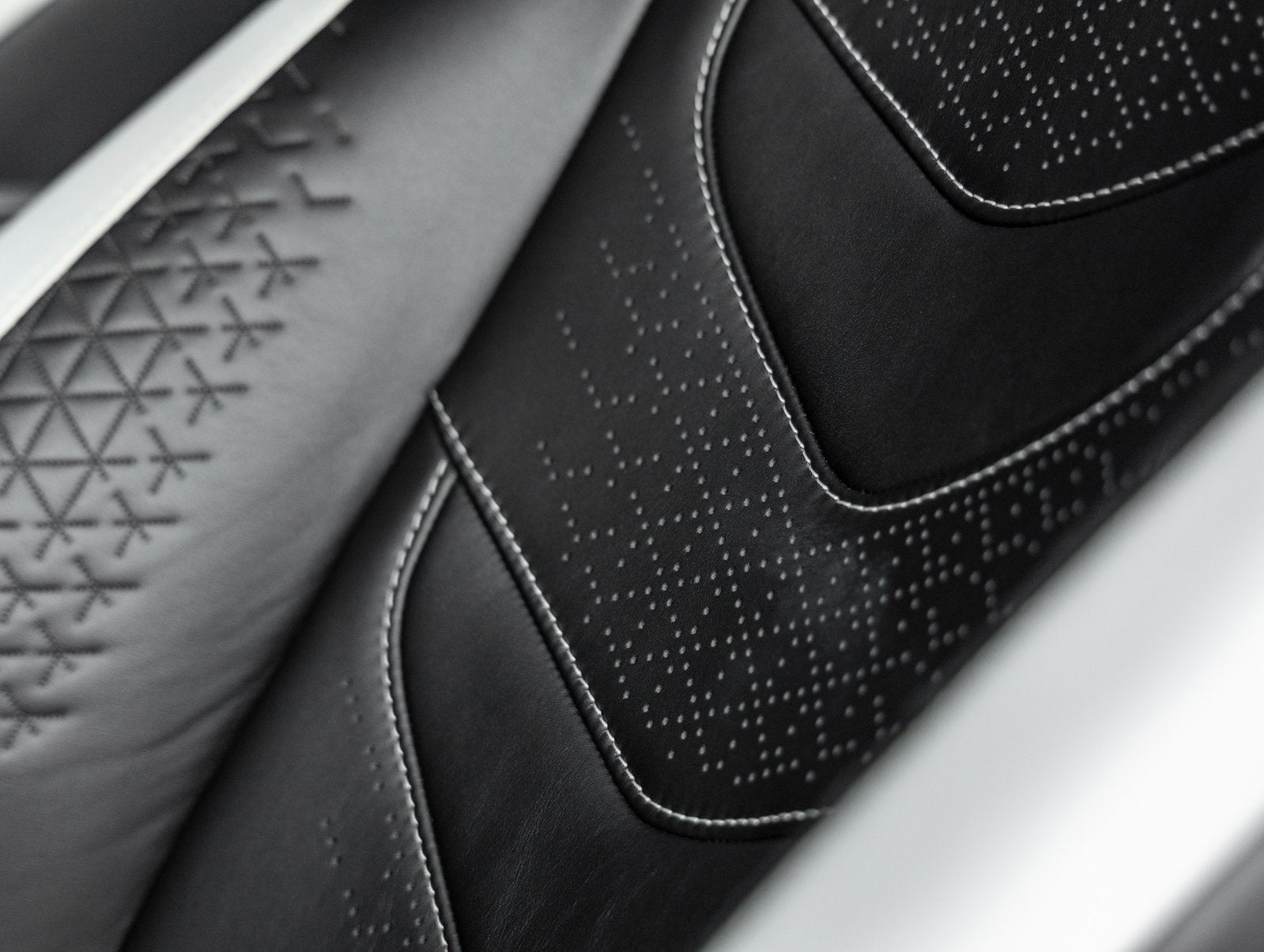 2022 Aston Martin DBS Superleggera