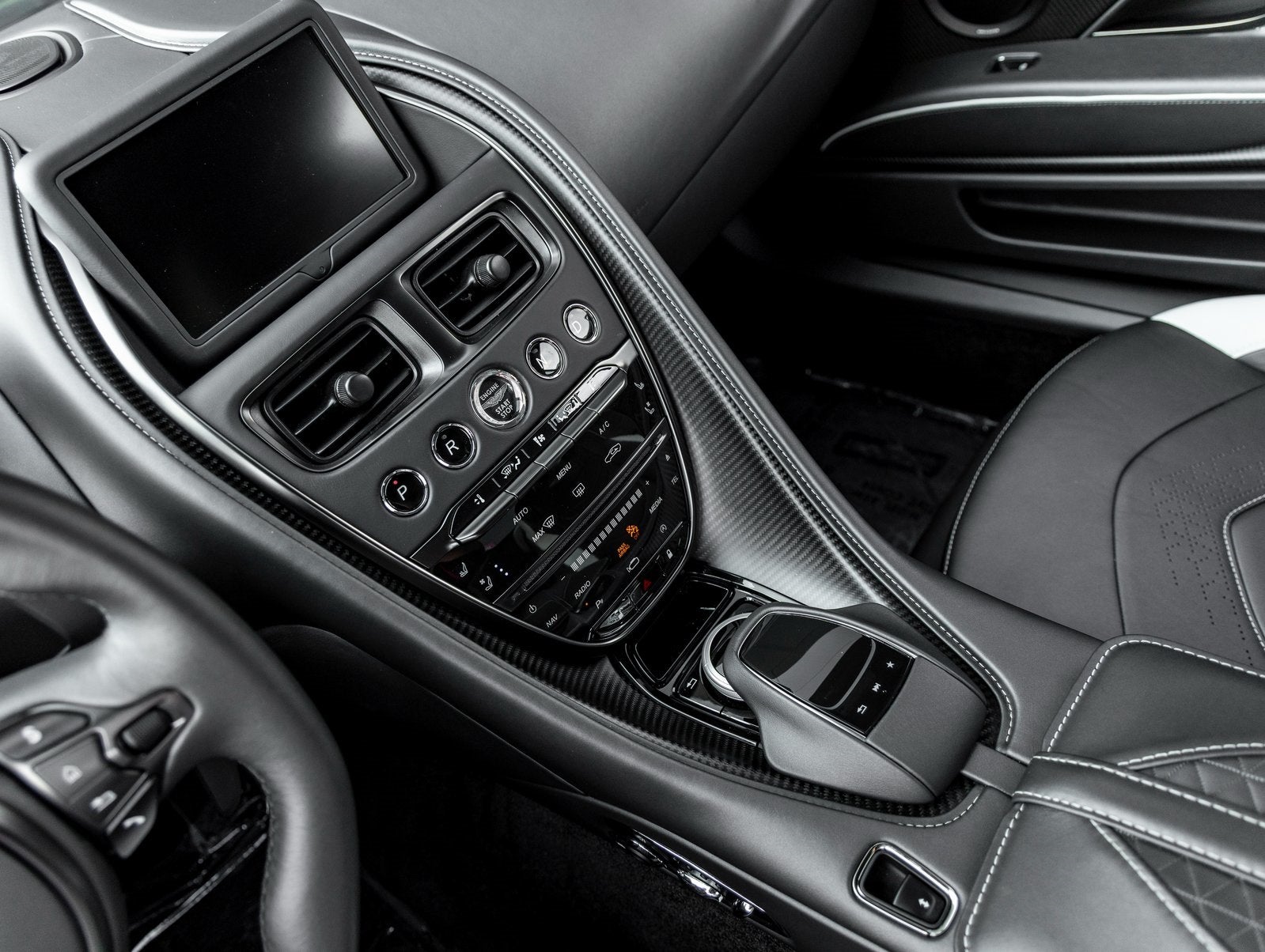 2022 Aston Martin DBS Superleggera