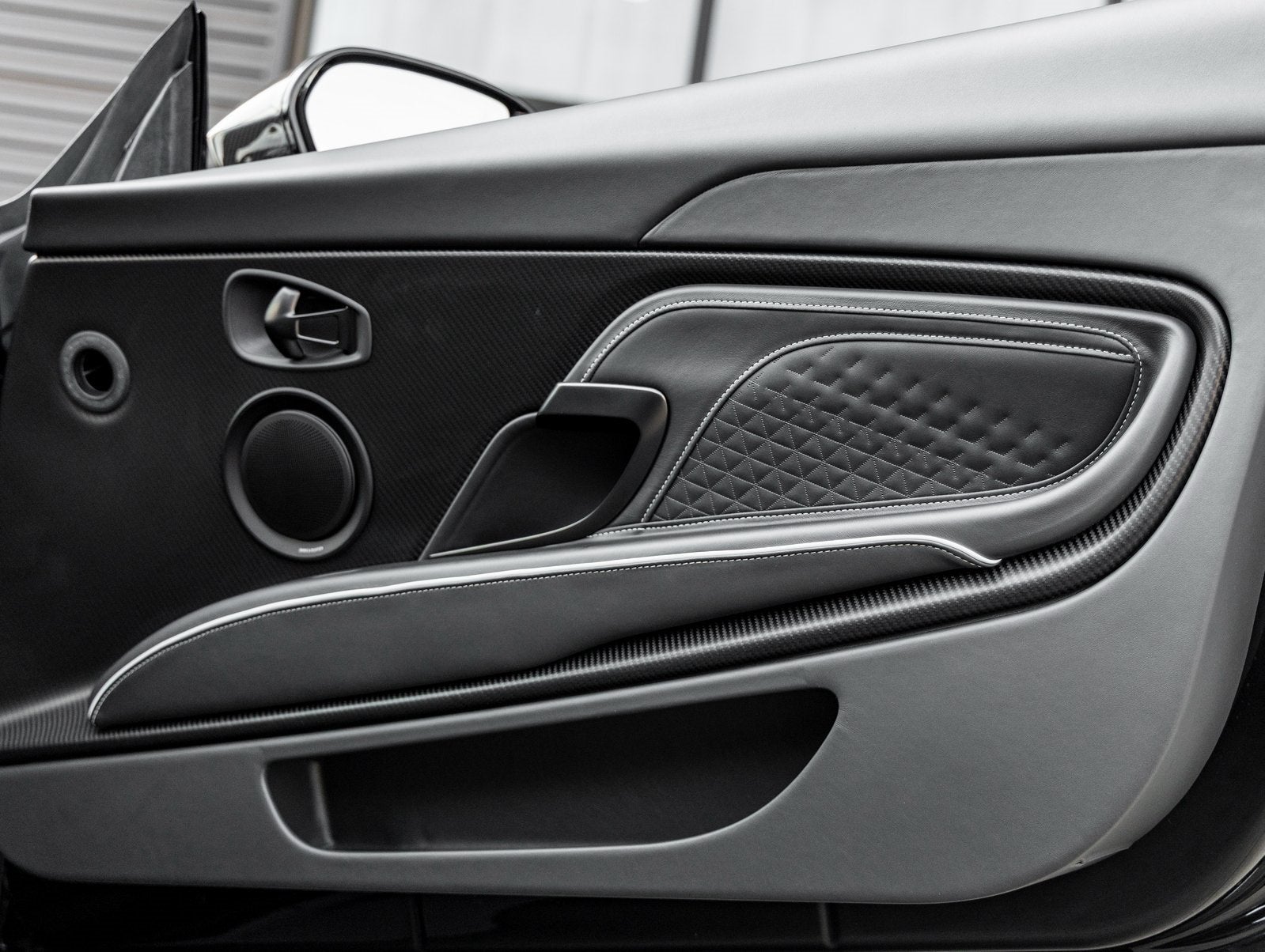 2022 Aston Martin DBS Superleggera