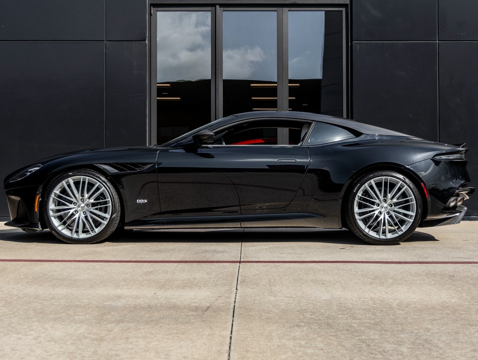 2022 Aston Martin DBS Superleggera