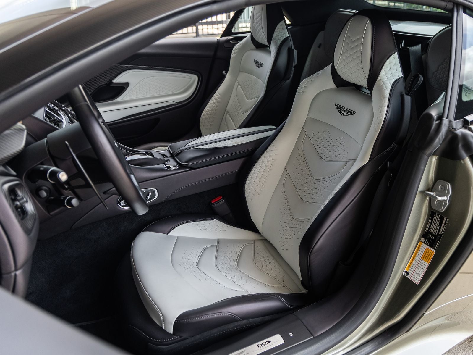 2023 Aston Martin DBS Volante