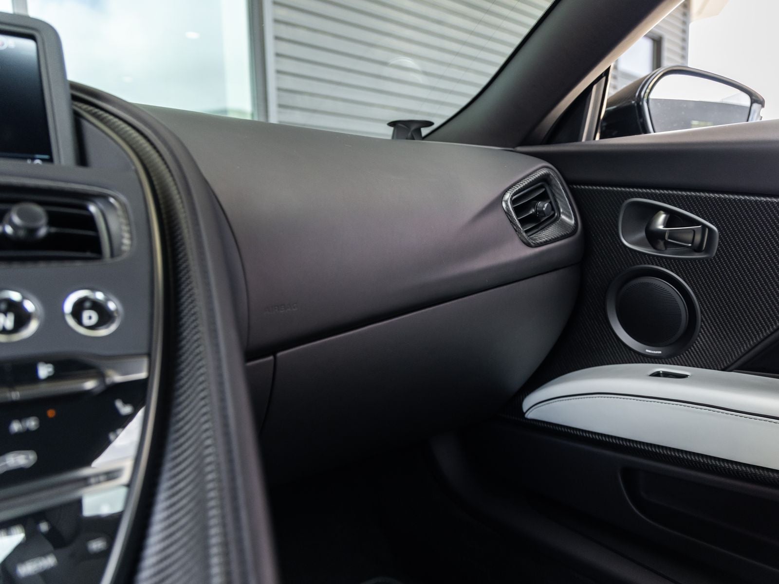 2023 Aston Martin DBS Volante