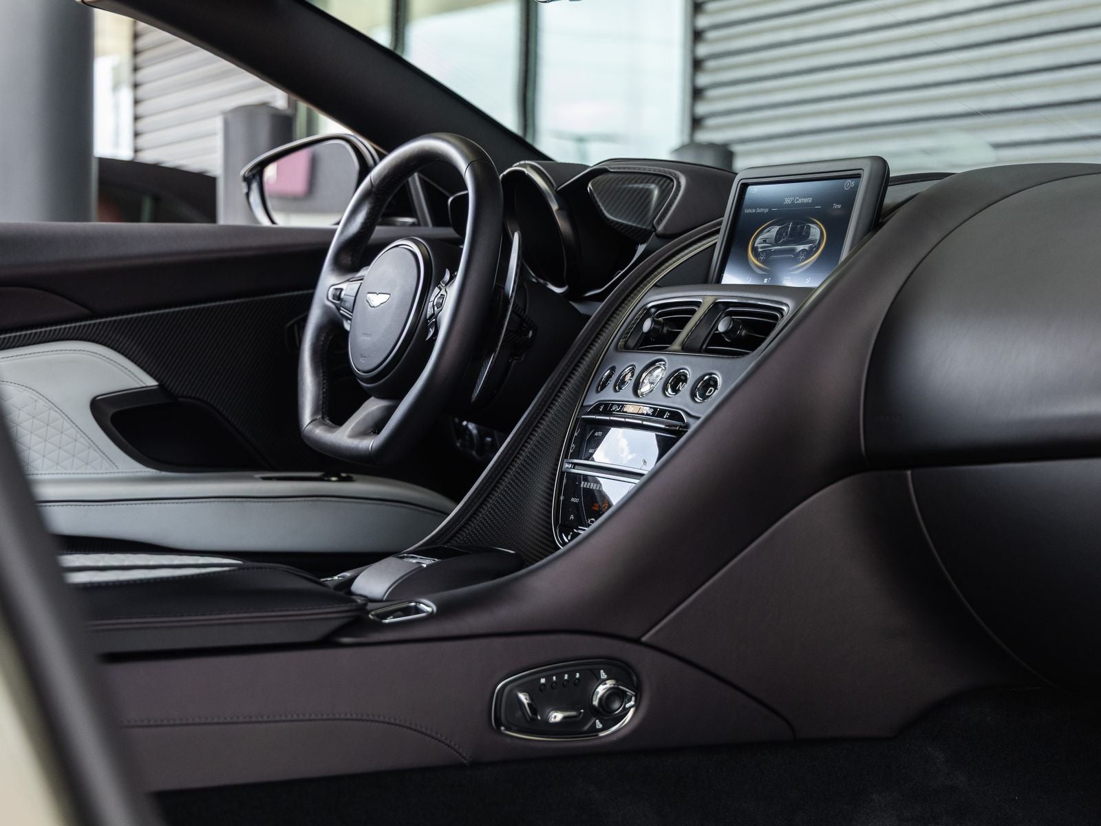 2023 Aston Martin DBS Volante