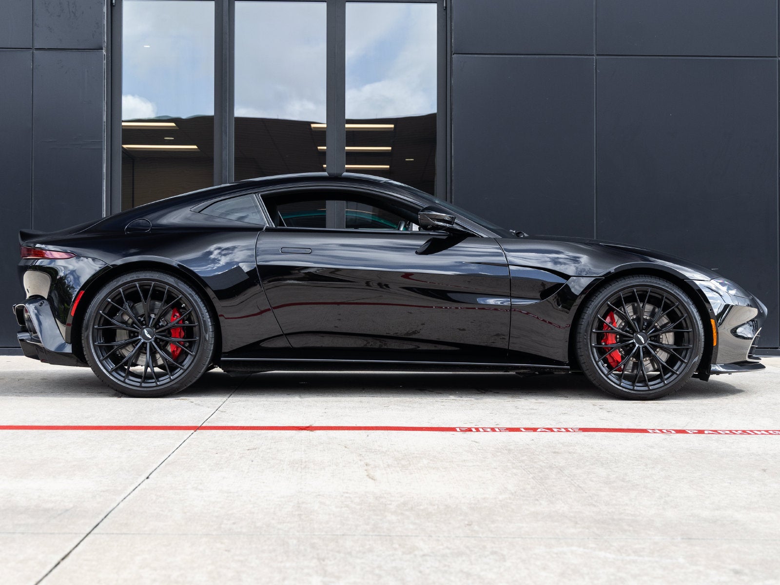2023 Aston Martin Vantage Base