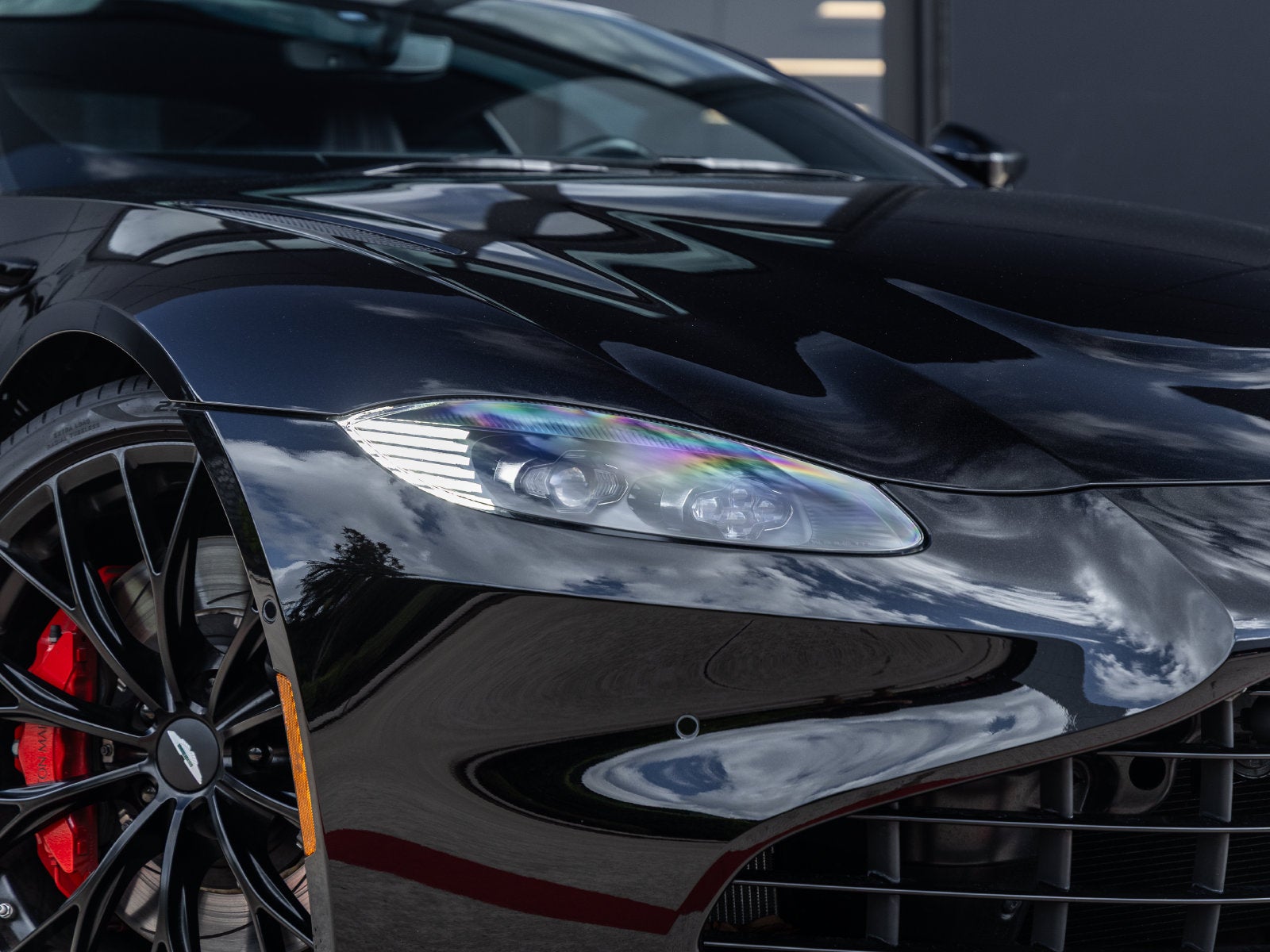 2023 Aston Martin Vantage Base