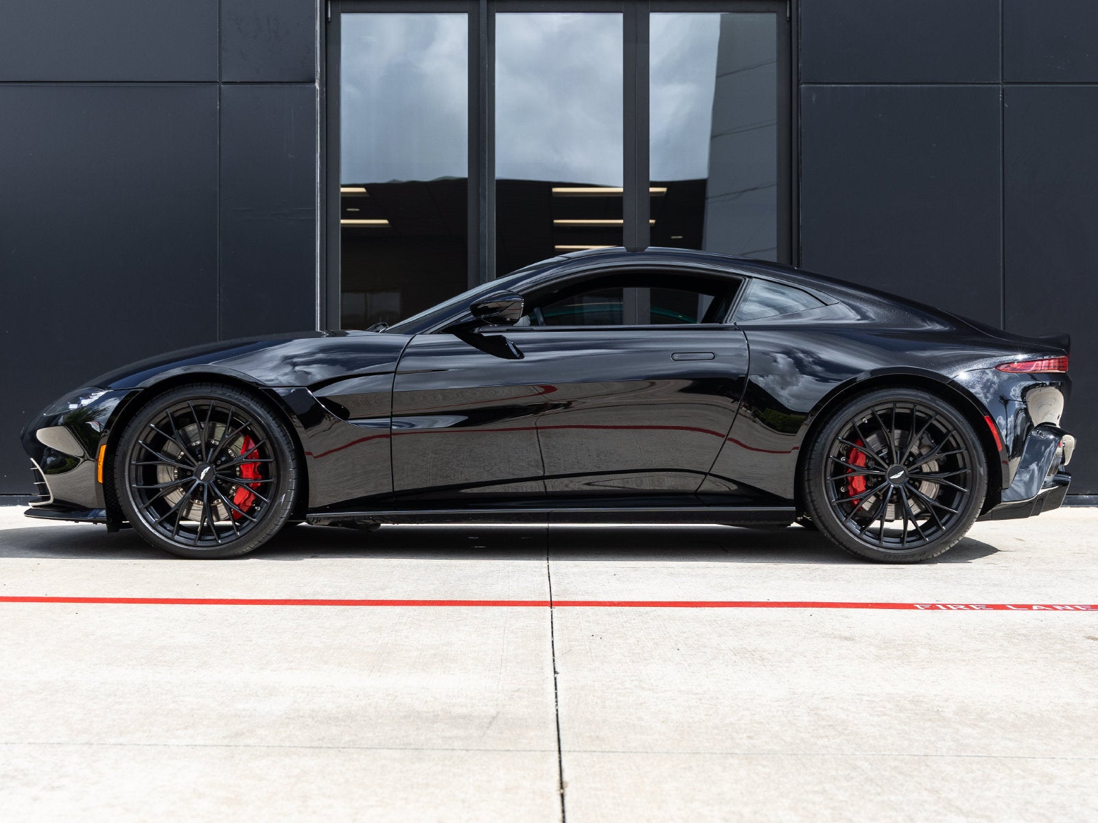 2023 Aston Martin Vantage Base