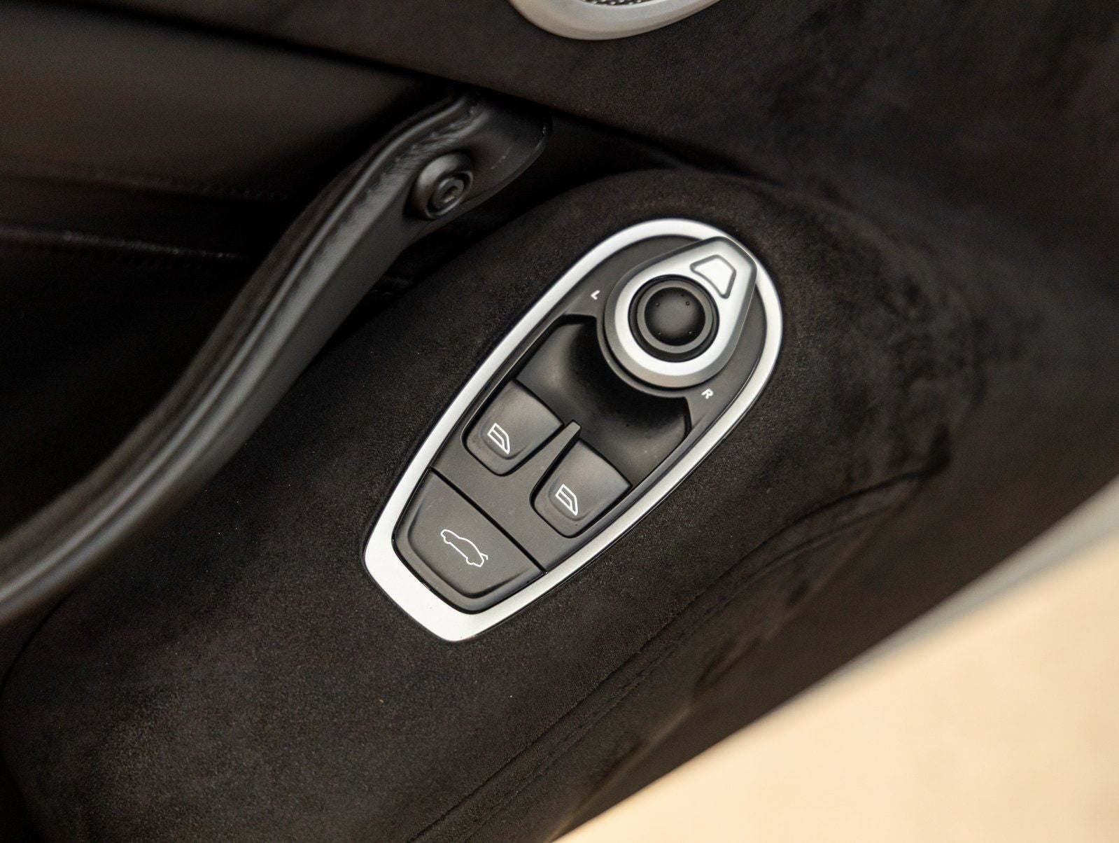 2019 Aston Martin Vantage Base